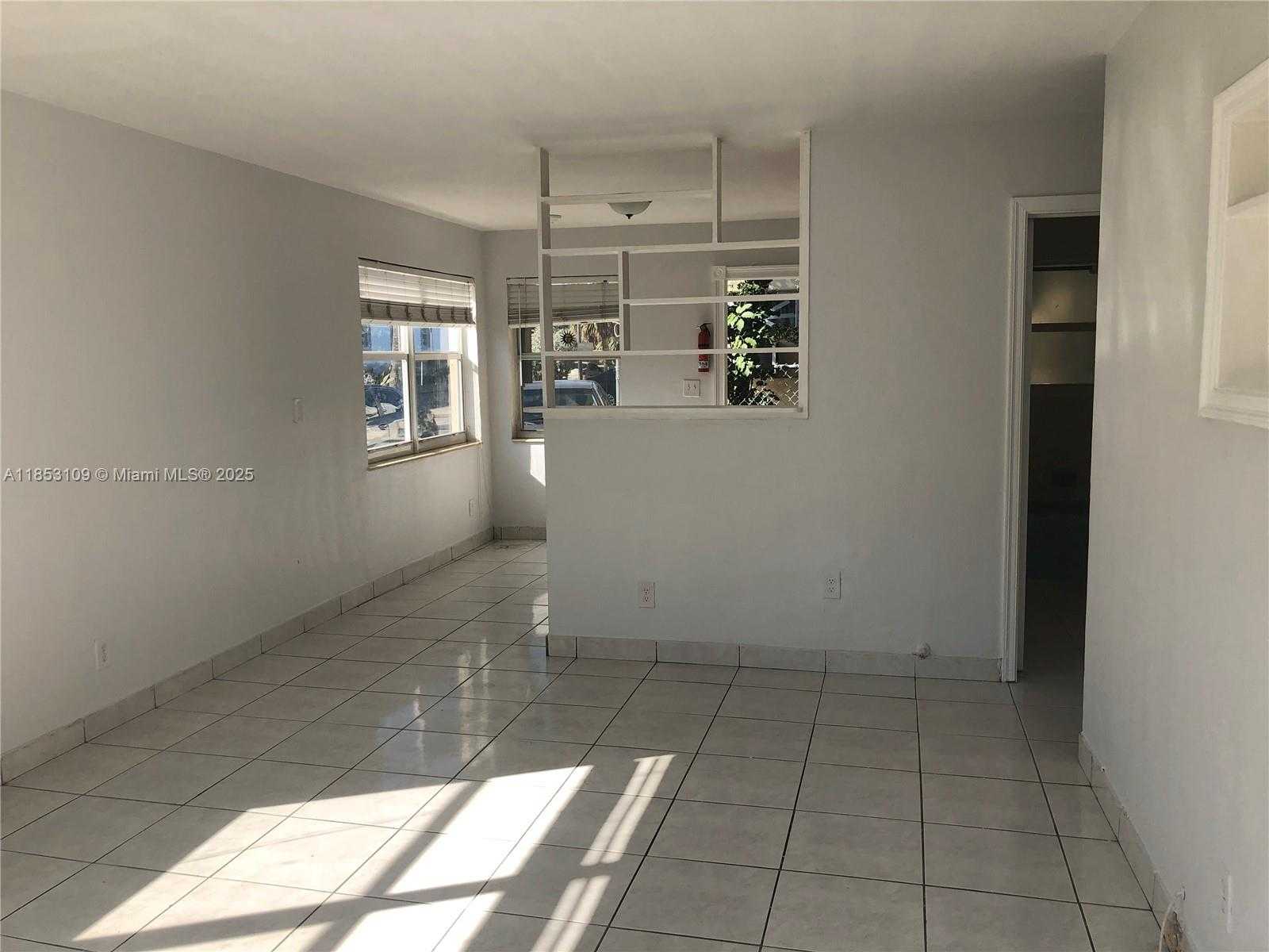 Small Image of 1719 LINCOLN ST #1, Hollywood Number 7