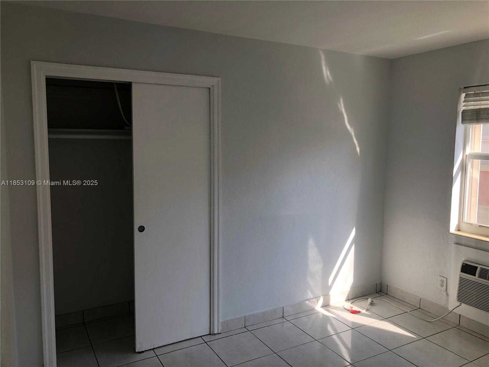 Small Image of 1719 LINCOLN ST #1, Hollywood Number 9