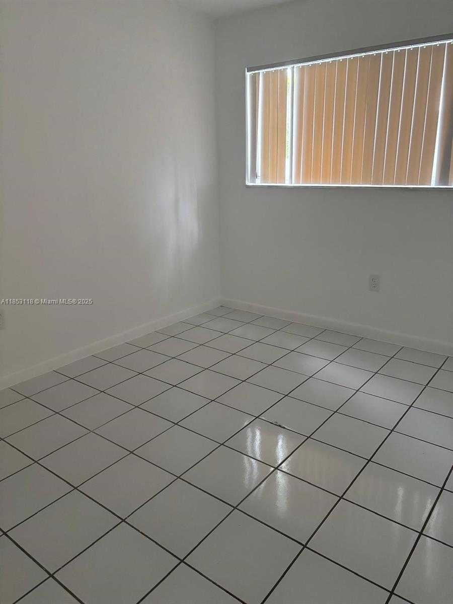 Small Image of 2710 WEST 76TH ST #101, Hialeah Number 10