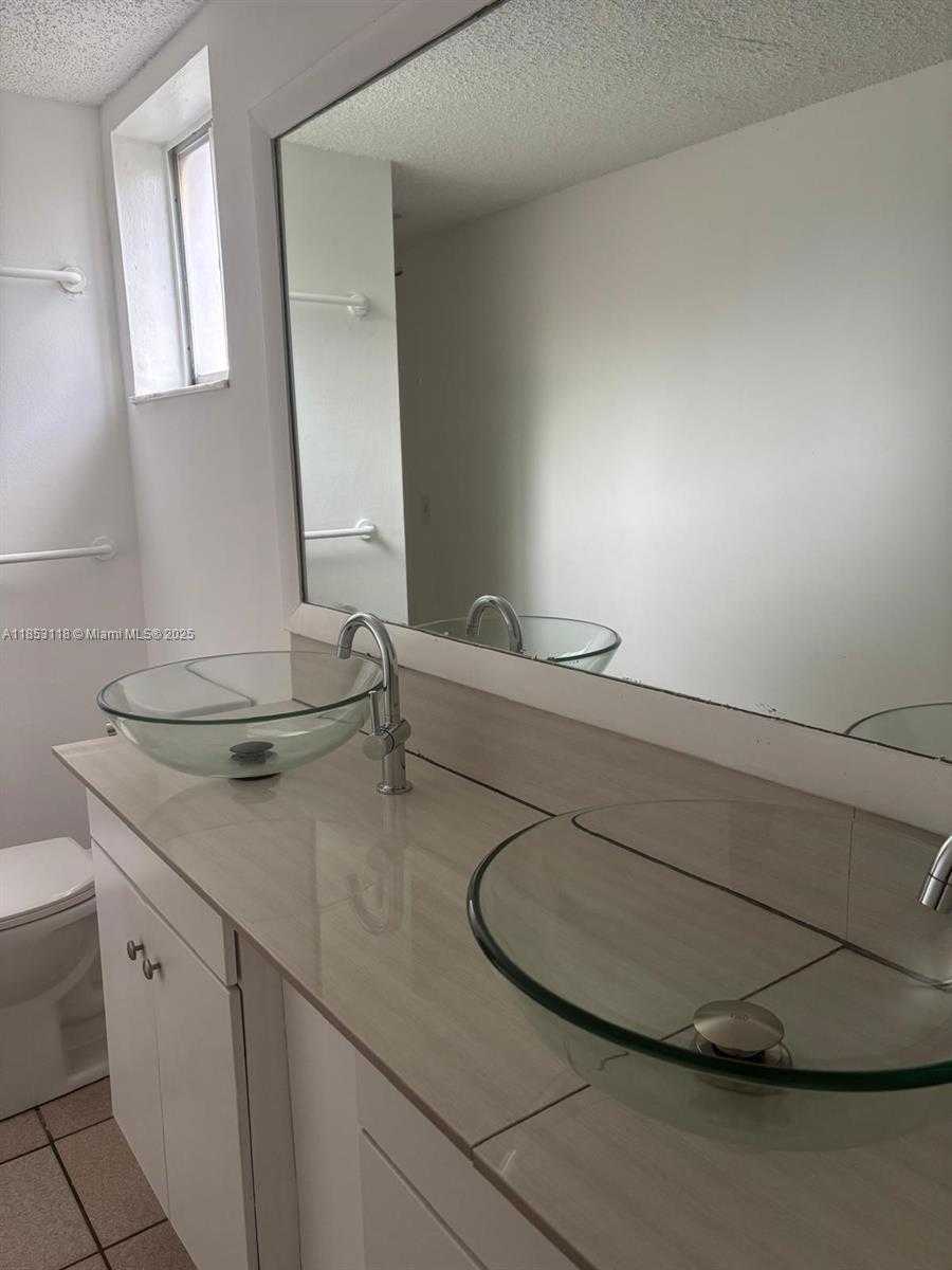 Small Image of 2710 WEST 76TH ST #101, Hialeah Number 12