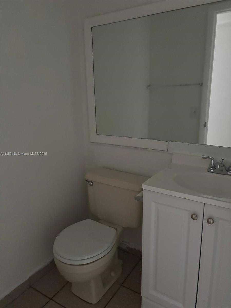 Small Image of 2710 WEST 76TH ST #101, Hialeah Number 13