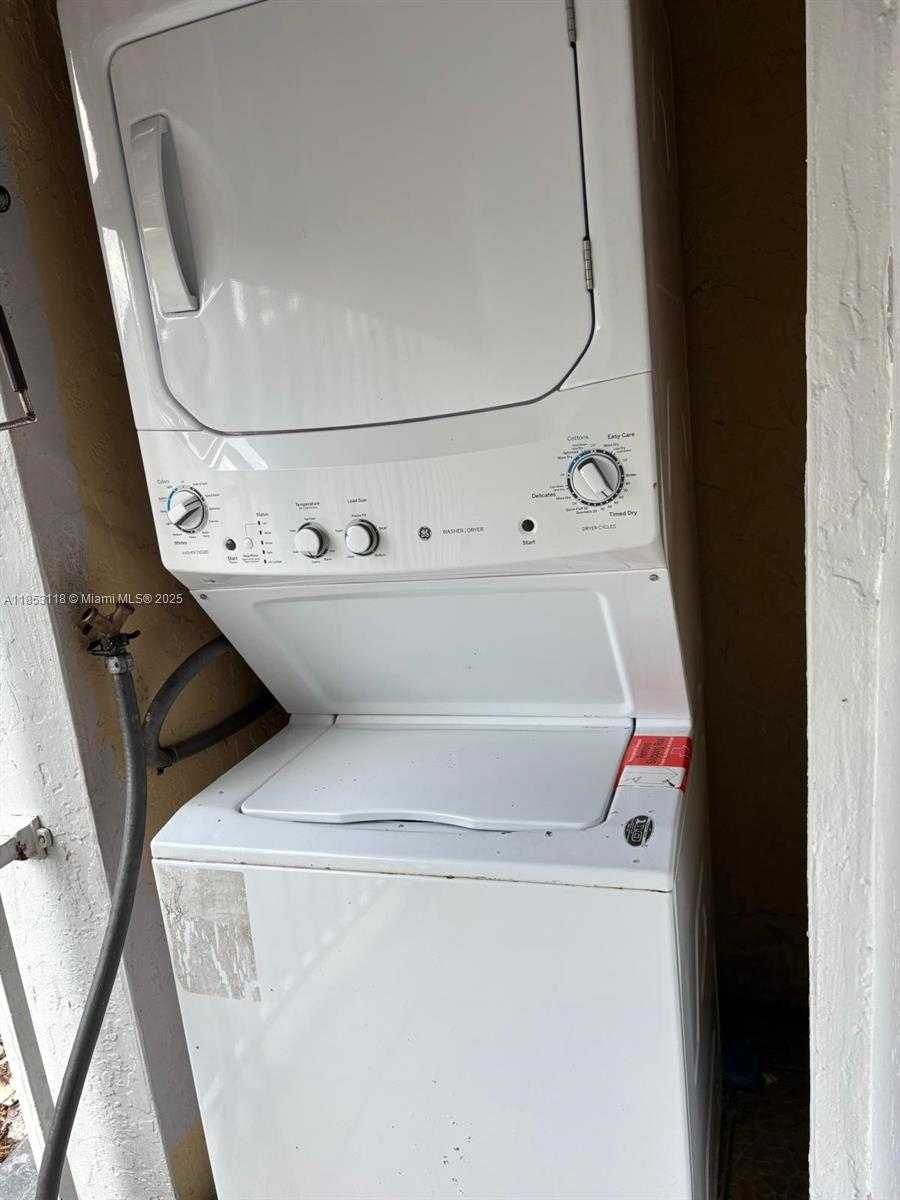 Small Image of 2710 WEST 76TH ST #101, Hialeah Number 7