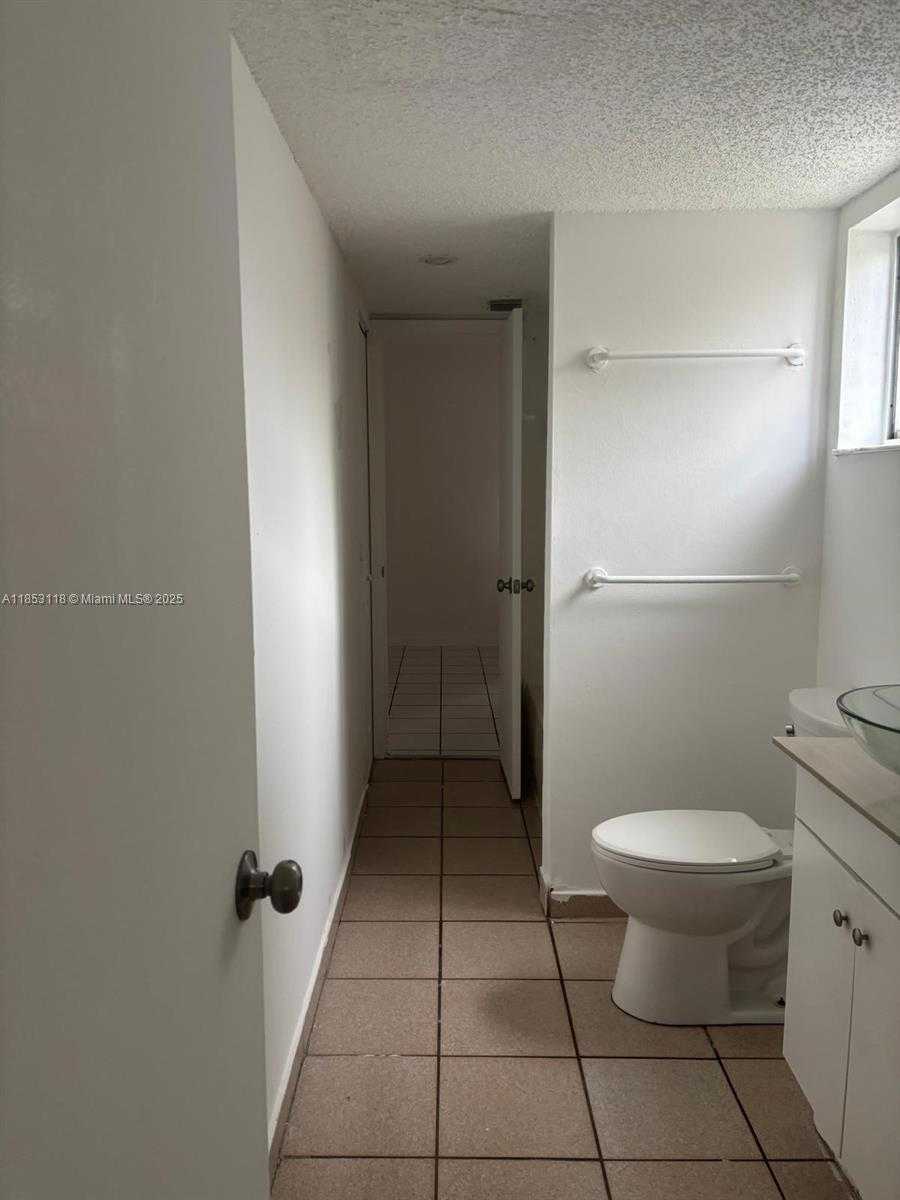 Small Image of 2710 WEST 76TH ST #101, Hialeah Number 8