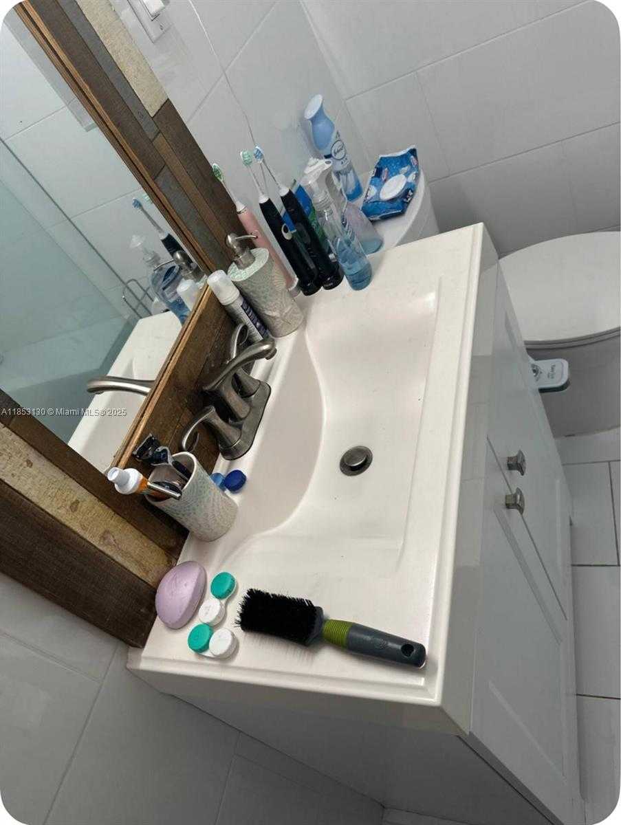 Small Image of 8401 CRESPI BLVD #3, Miami Beach Number 11