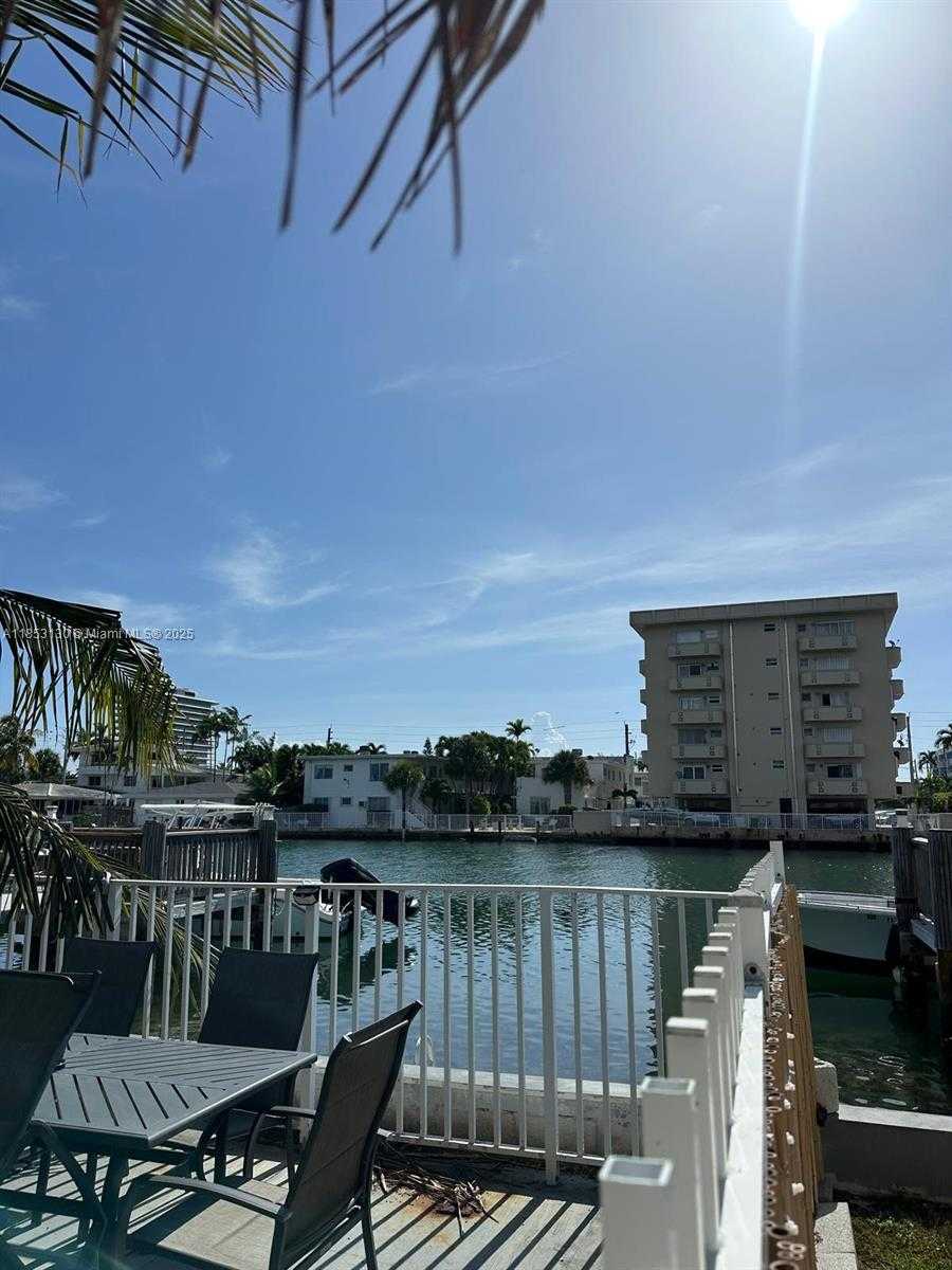 Small Image of 8401 CRESPI BLVD #3, Miami Beach Number 13