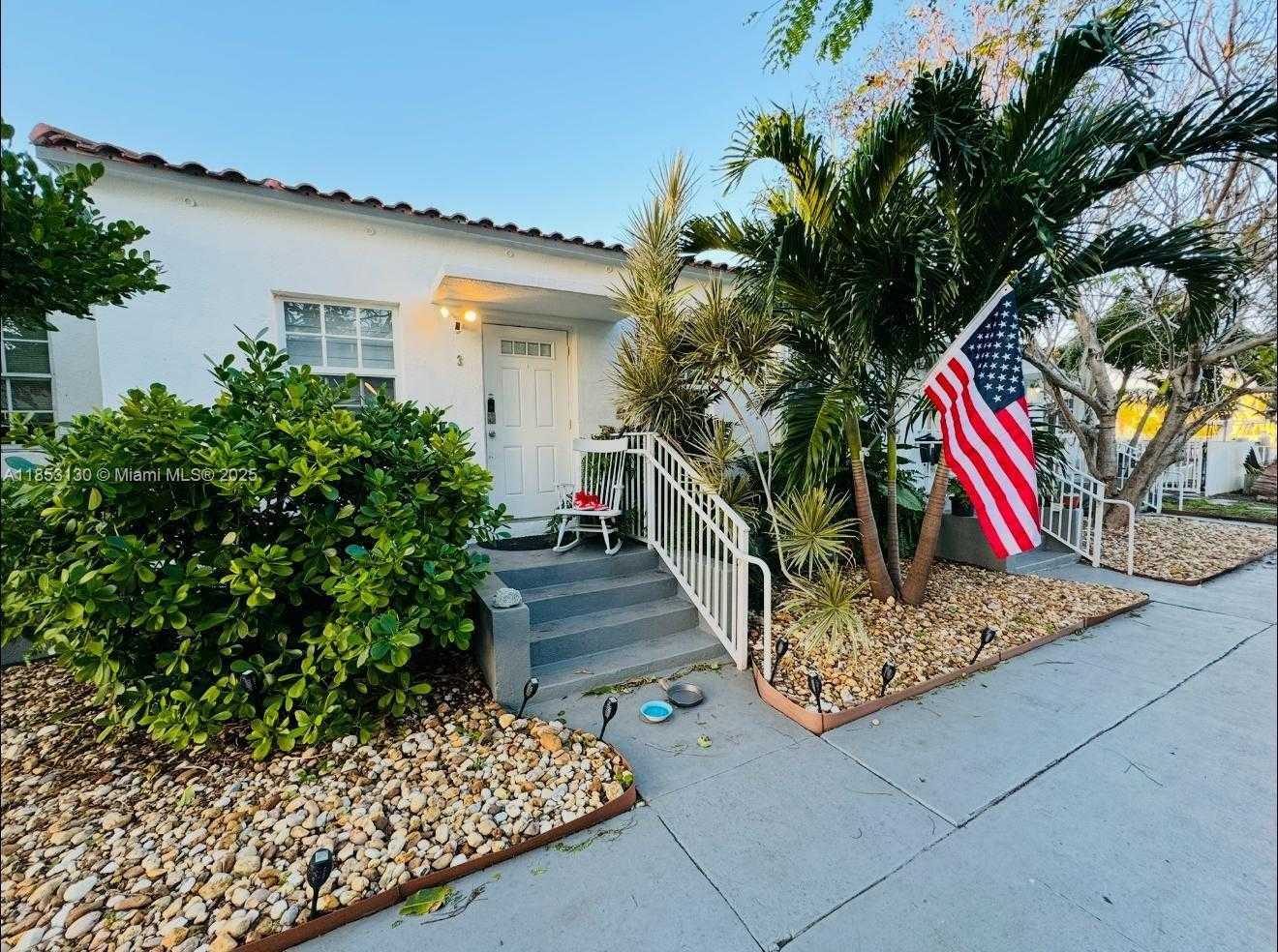 Small Image of 8401 CRESPI BLVD #3, Miami Beach Number 2