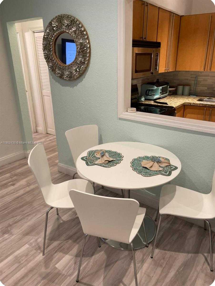 Small Image of 8401 CRESPI BLVD #3, Miami Beach Number 5