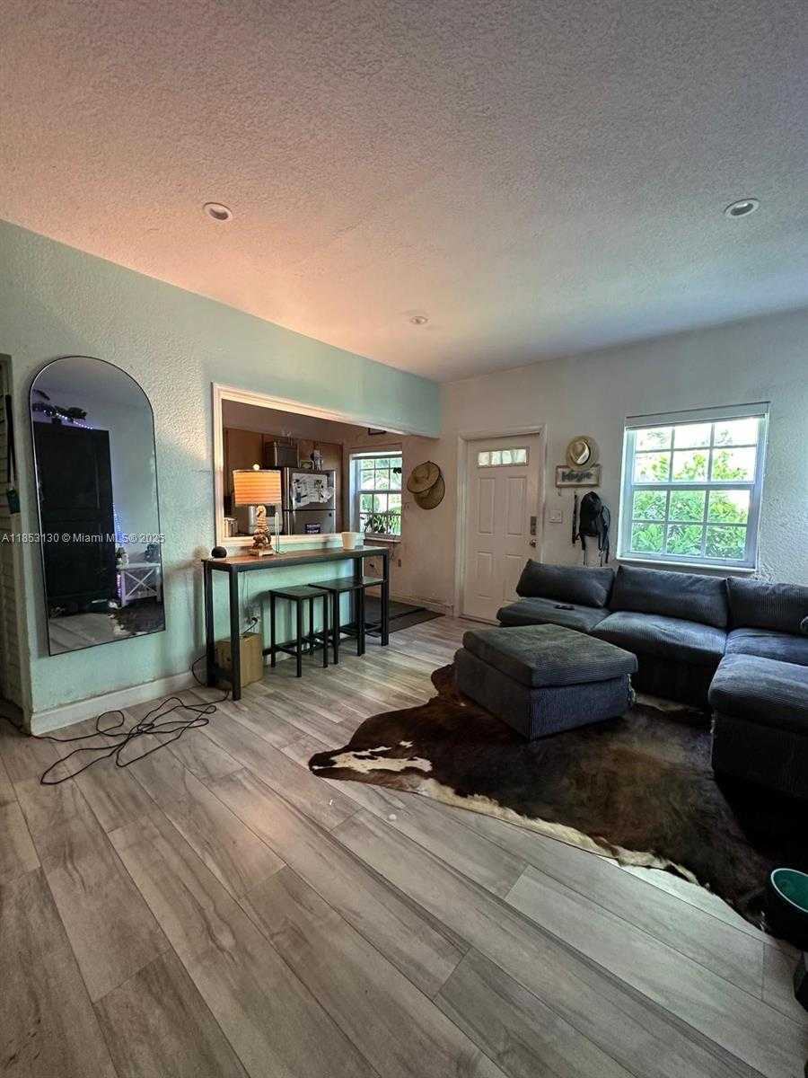 Small Image of 8401 CRESPI BLVD #3, Miami Beach Number 7