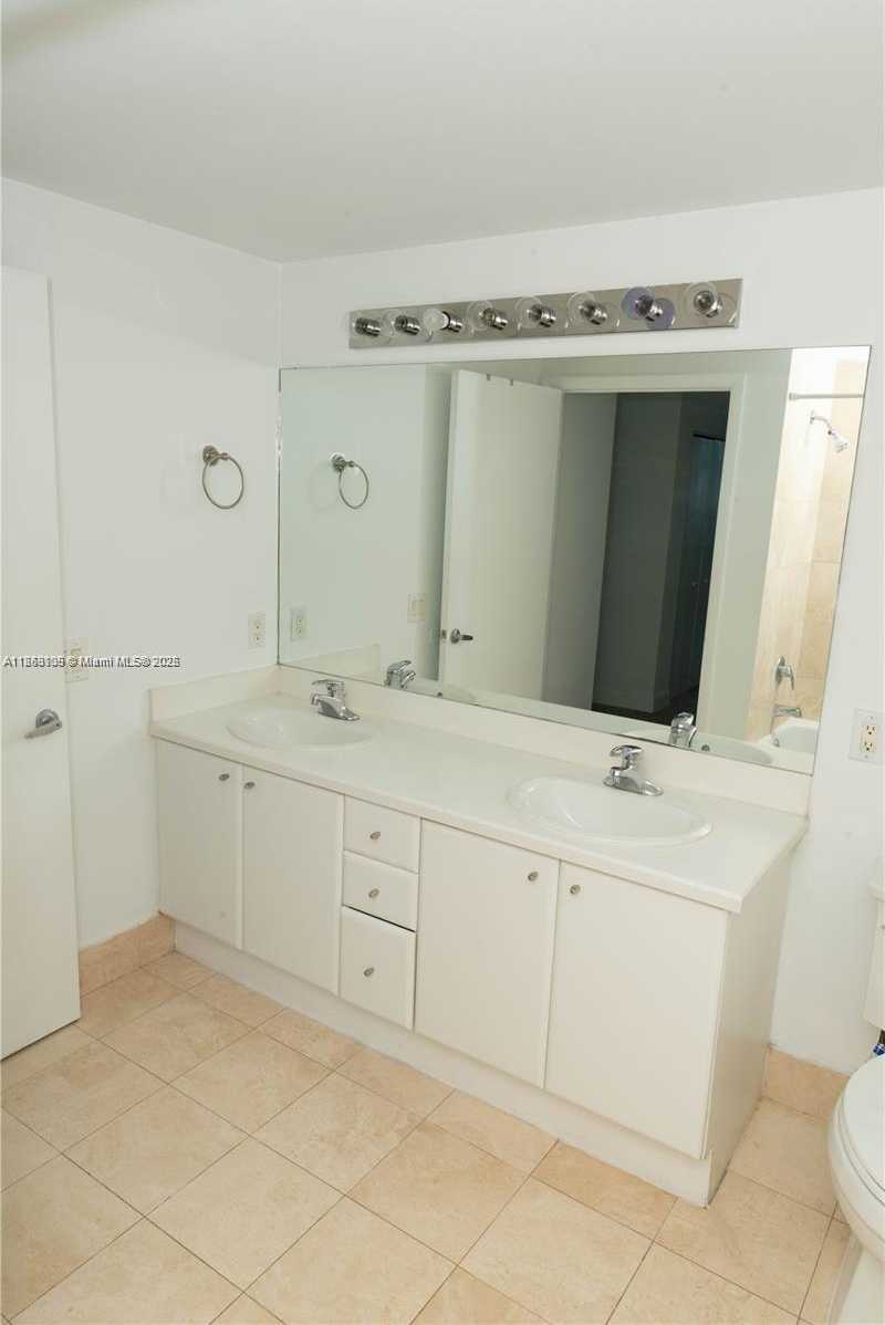 Small Image of 2475 BRICKELL AVE #709, Miami Number 19