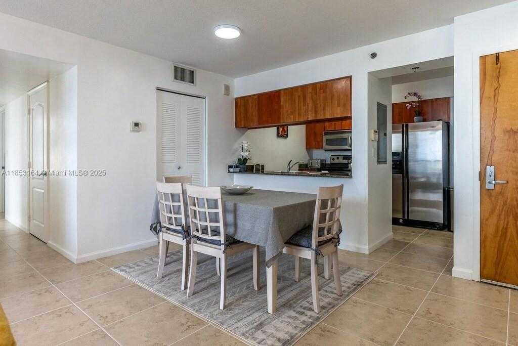 Small Image of 1200 BRICKELL BAY DR #3124, Miami Number 16