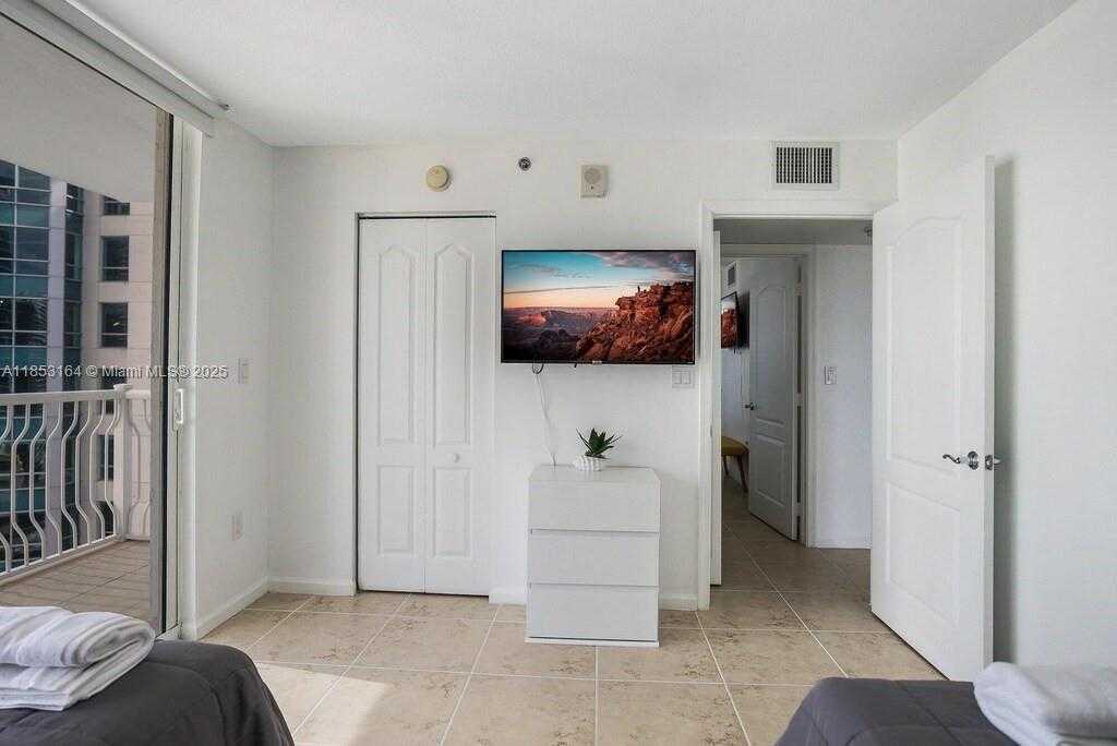 Small Image of 1200 BRICKELL BAY DR #3124, Miami Number 27