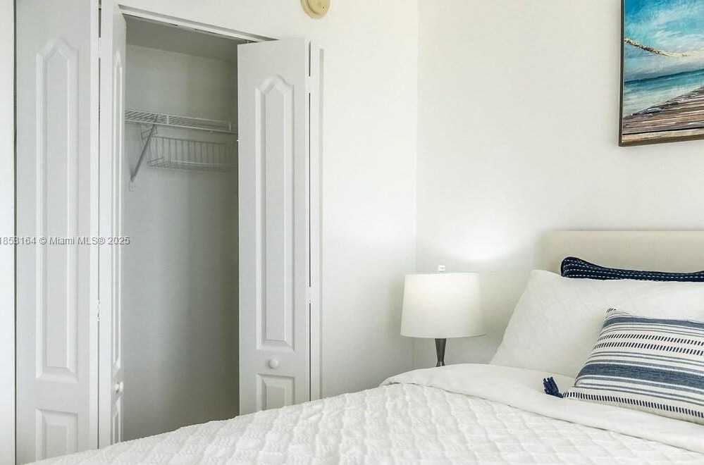 Small Image of 1200 BRICKELL BAY DR #3124, Miami Number 31