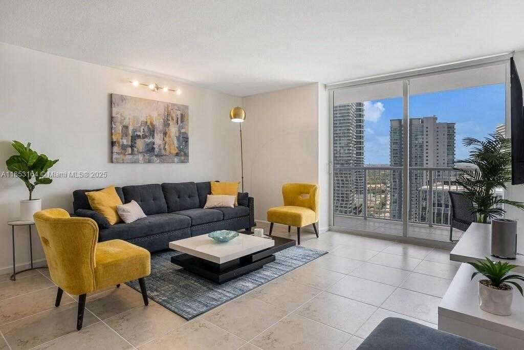 Small Image of 1200 BRICKELL BAY DR #3124, Miami Number 4