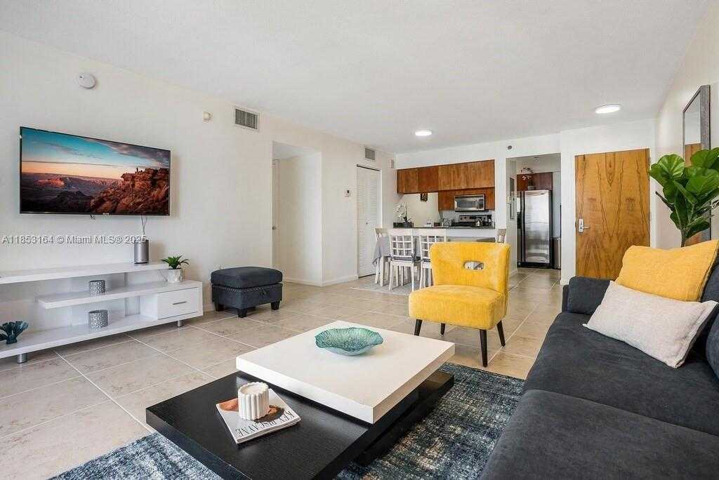 Small Image of 1200 BRICKELL BAY DR #3124, Miami Number 6