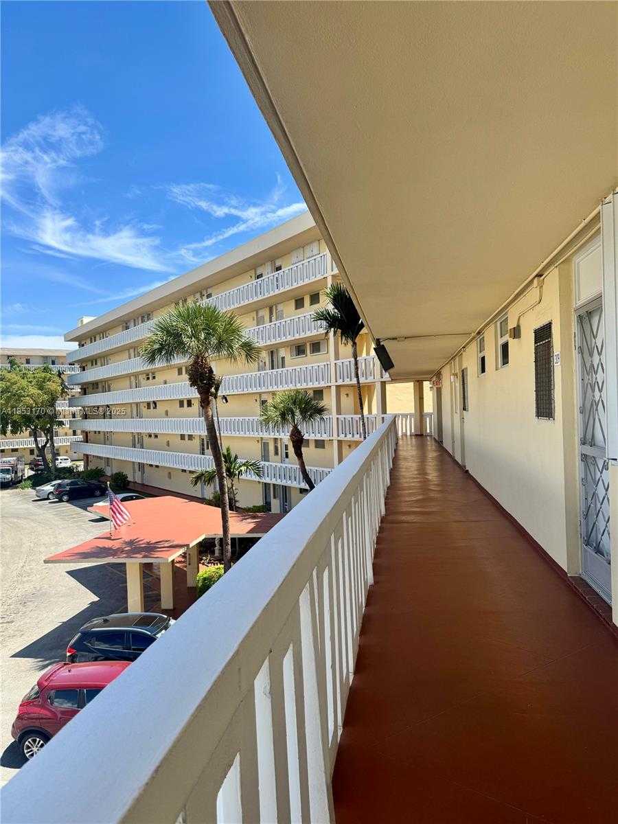 Small Image of 2980 POINT EAST DR #D310, Aventura Number 18