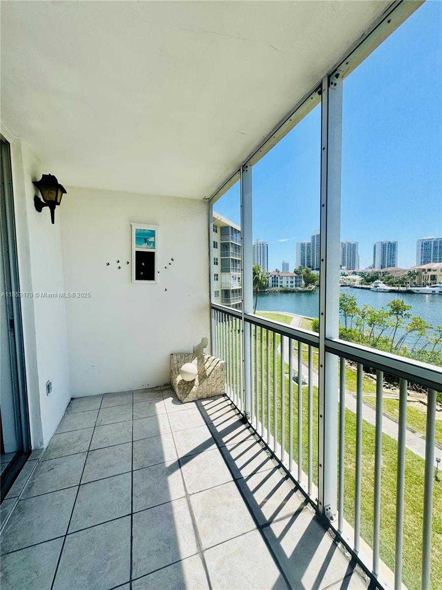 Small Image of 2980 POINT EAST DR #D310, Aventura Number 3