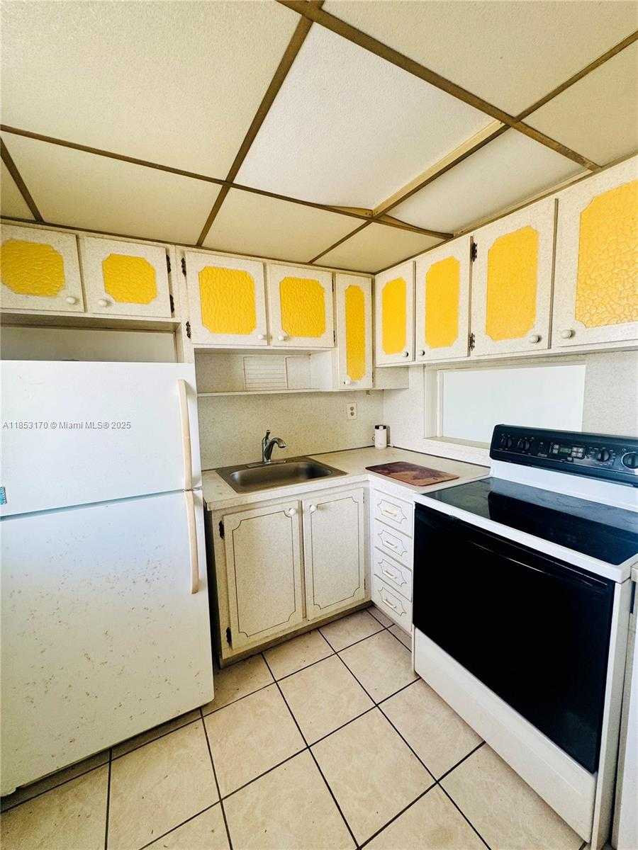 Small Image of 2980 POINT EAST DR #D310, Aventura Number 4