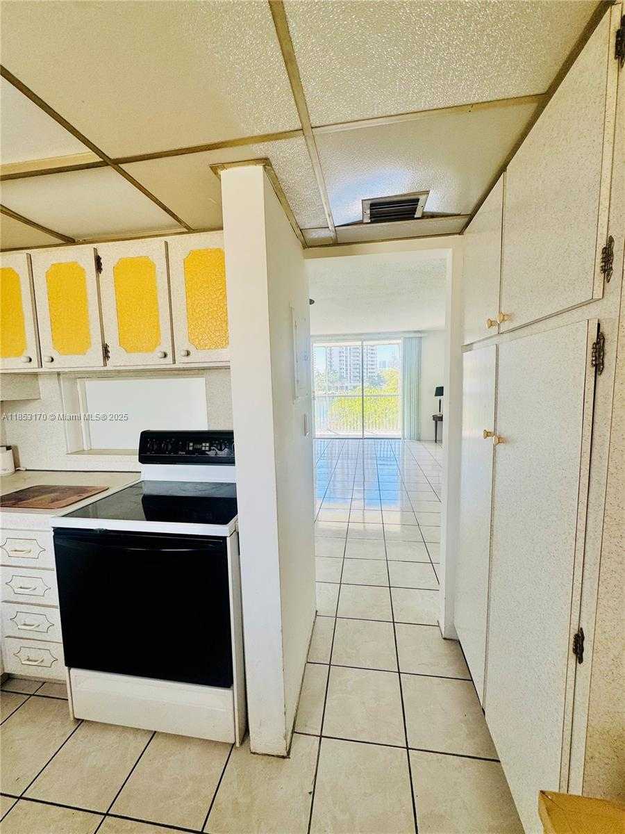 Small Image of 2980 POINT EAST DR #D310, Aventura Number 7