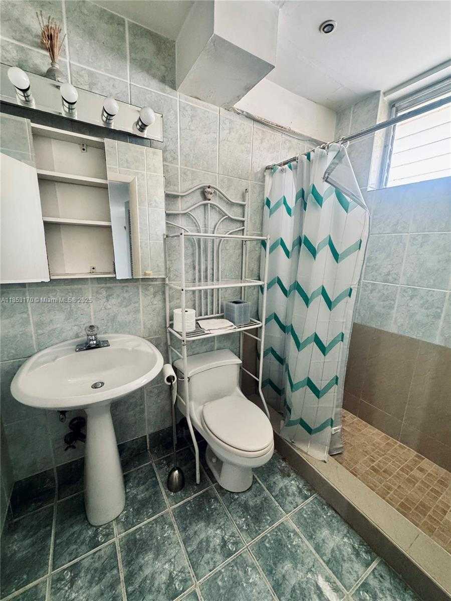 Small Image of 2980 POINT EAST DR #D310, Aventura Number 8