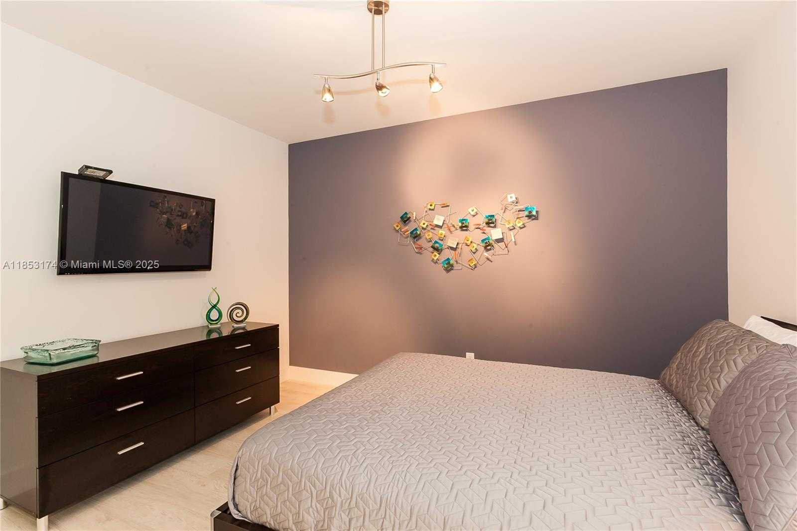 Small Image of 1830 SOUTH OCEAN DR #3711, Hallandale Beach Number 13
