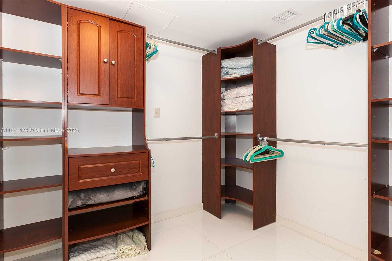Small Image of 1830 SOUTH OCEAN DR #3711, Hallandale Beach Number 9