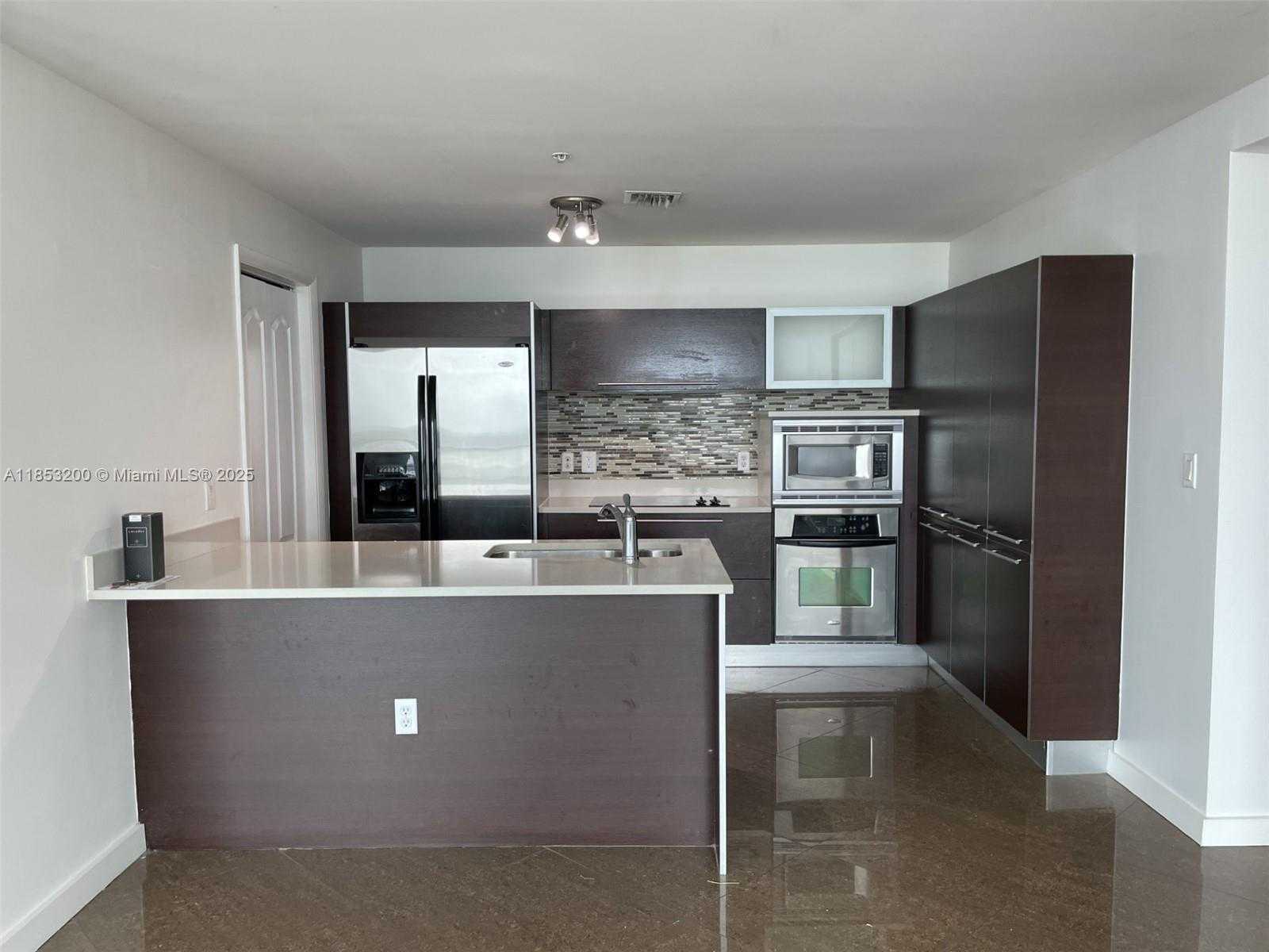 Small Image of 1900 NORTH BAYSHORE DR #2112, Miami Number 4