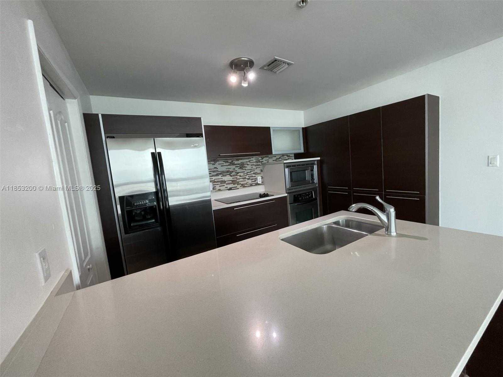 Small Image of 1900 NORTH BAYSHORE DR #2112, Miami Number 5
