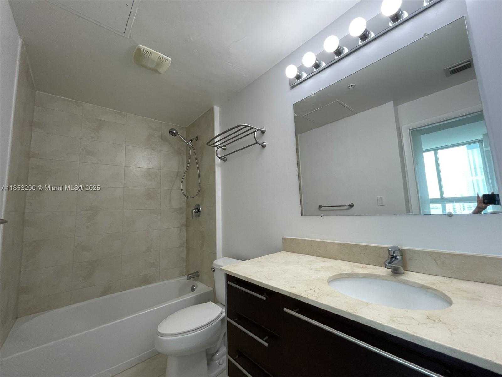 Small Image of 1900 NORTH BAYSHORE DR #2112, Miami Number 9