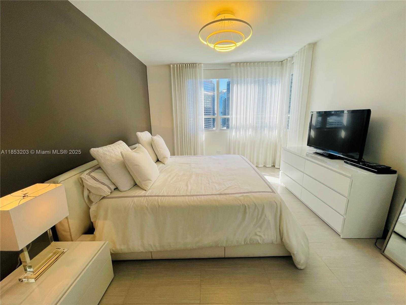 Small Image of 801 BRICKELL KEY BLVD #2402, Miami Number 12