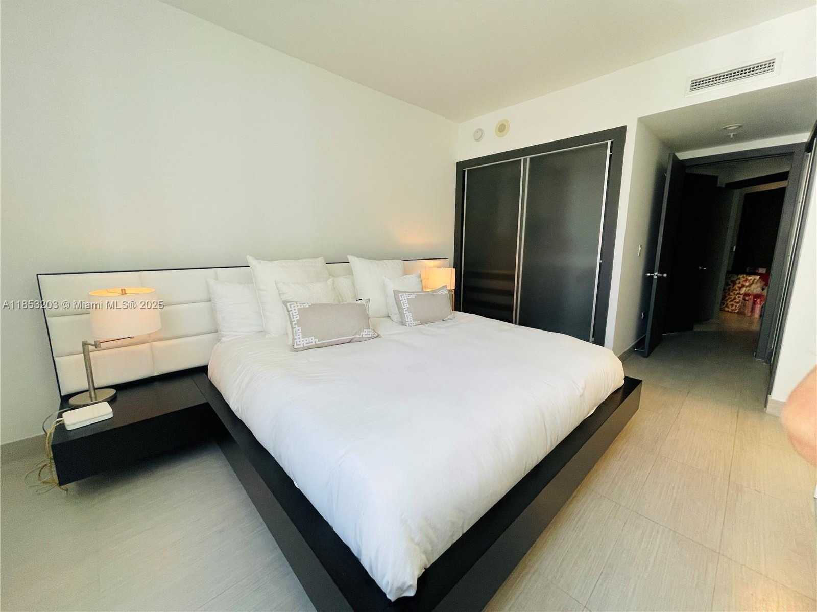 Small Image of 801 BRICKELL KEY BLVD #2402, Miami Number 14