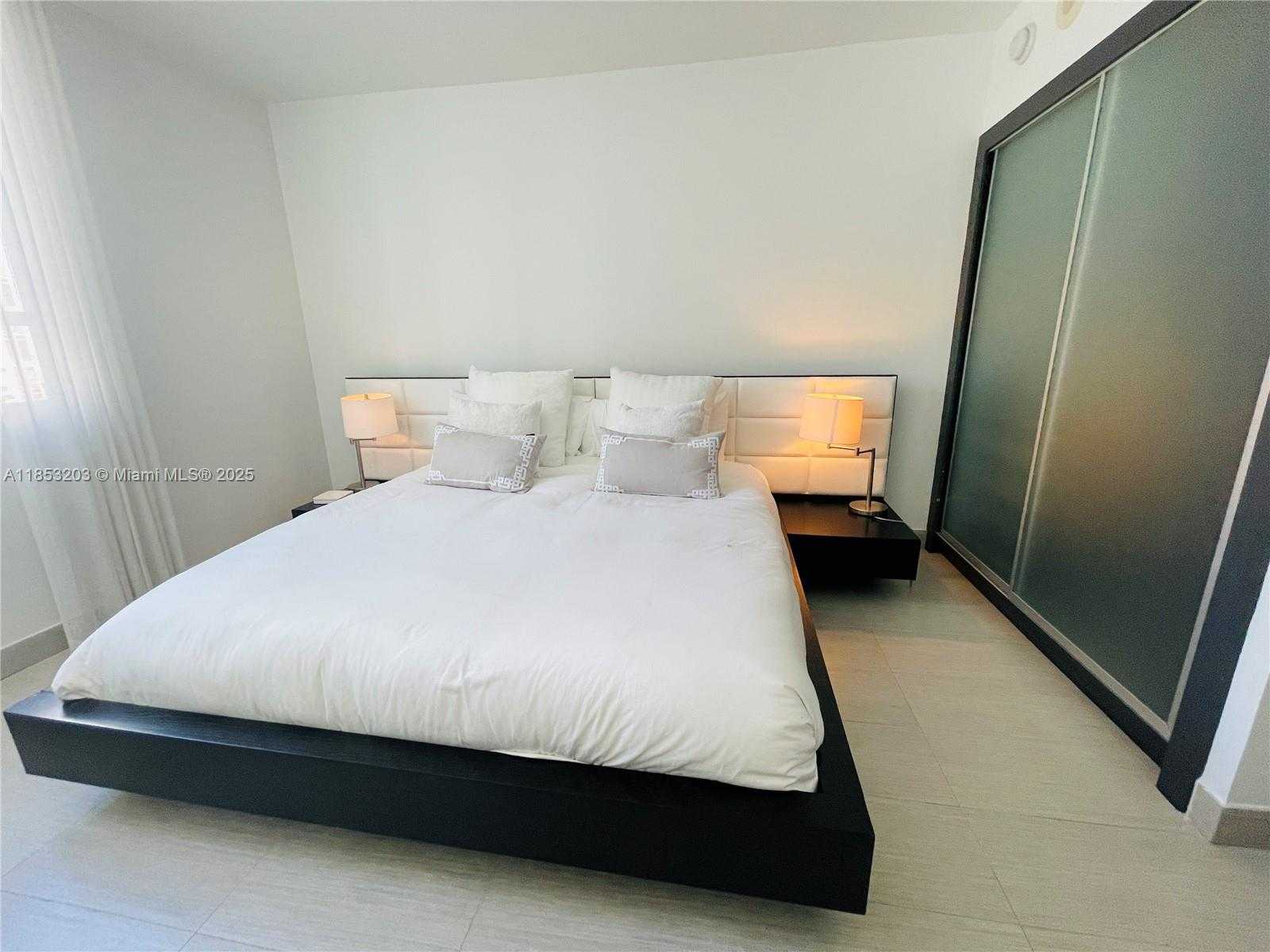 Small Image of 801 BRICKELL KEY BLVD #2402, Miami Number 15