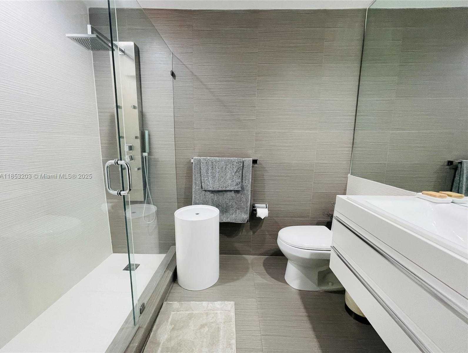 Small Image of 801 BRICKELL KEY BLVD #2402, Miami Number 16