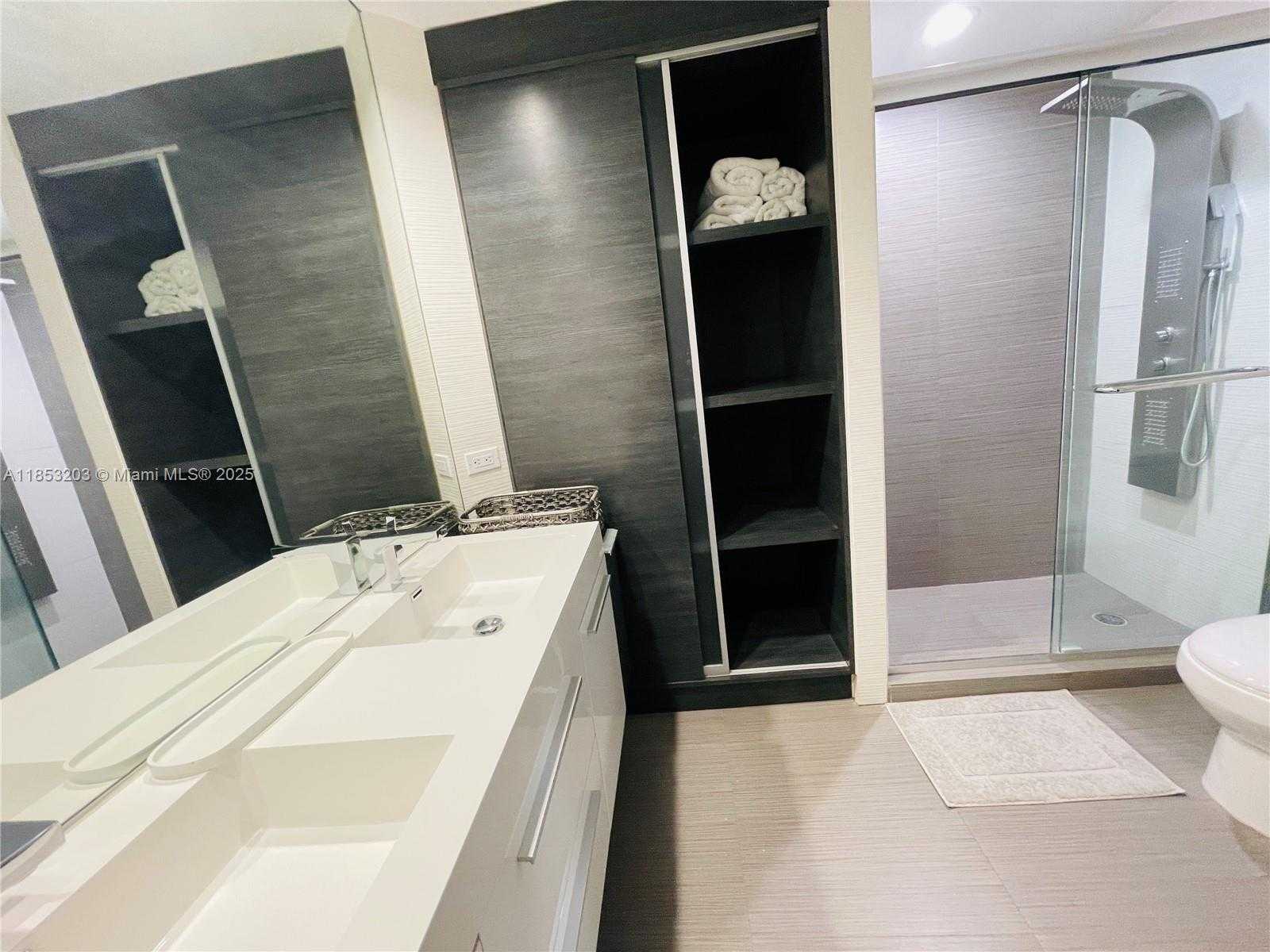 Small Image of 801 BRICKELL KEY BLVD #2402, Miami Number 18