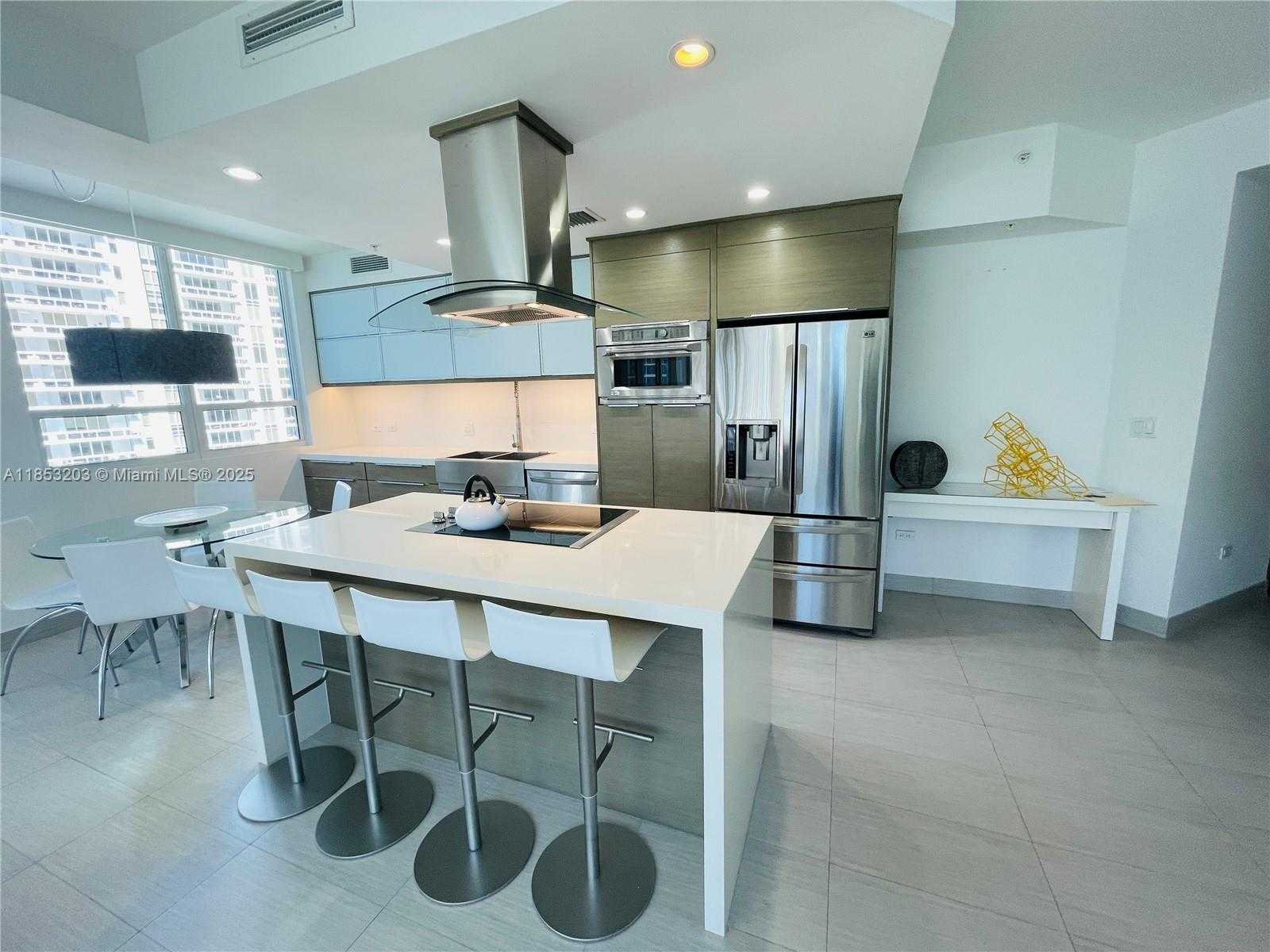 Small Image of 801 BRICKELL KEY BLVD #2402, Miami Number 2