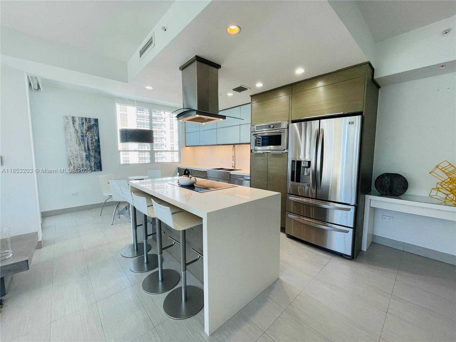 Small Image of 801 BRICKELL KEY BLVD #2402, Miami Number 4