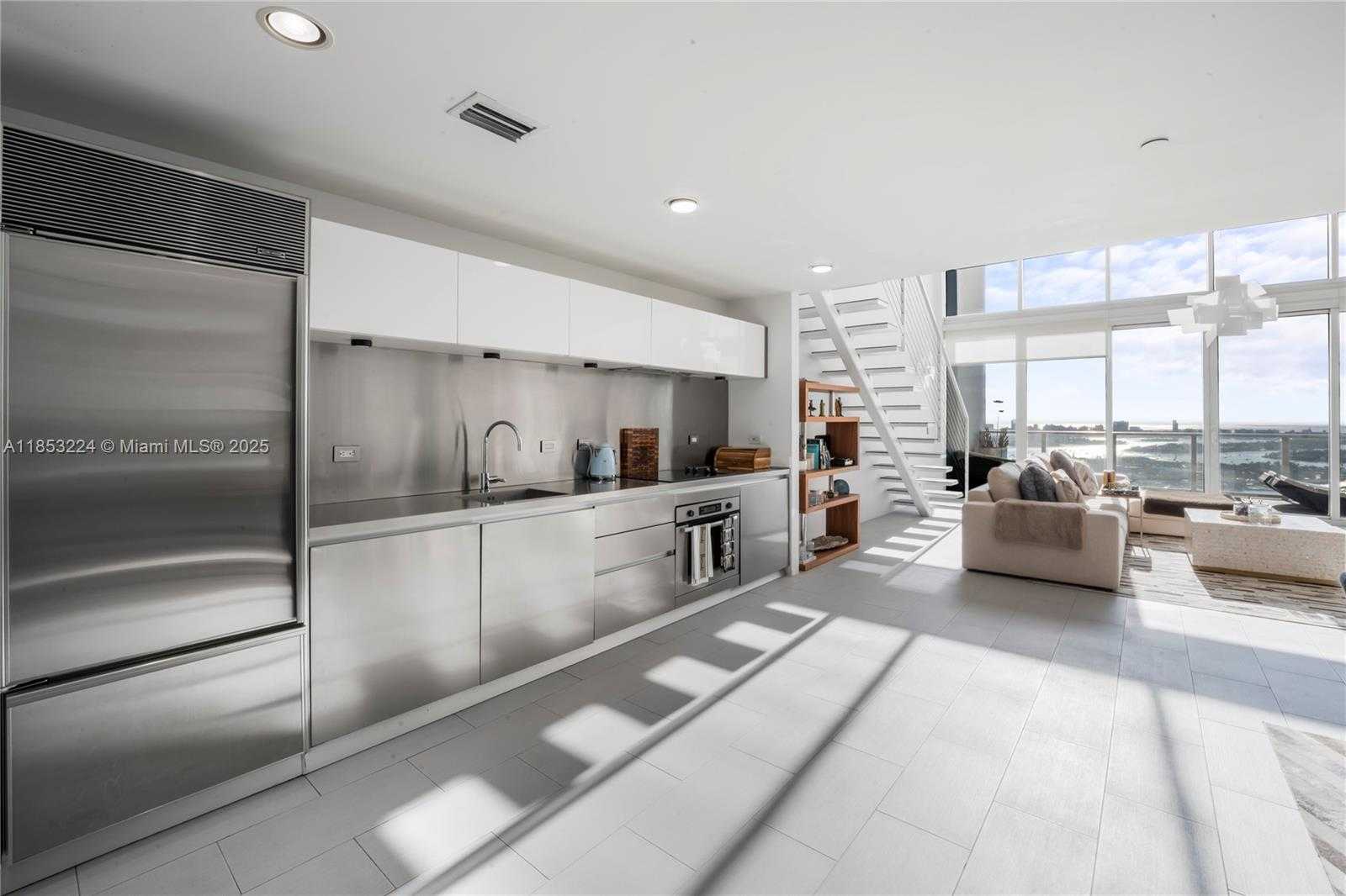 Small Image of 1040 BISCAYNE BLVD #3203, Miami Number 10