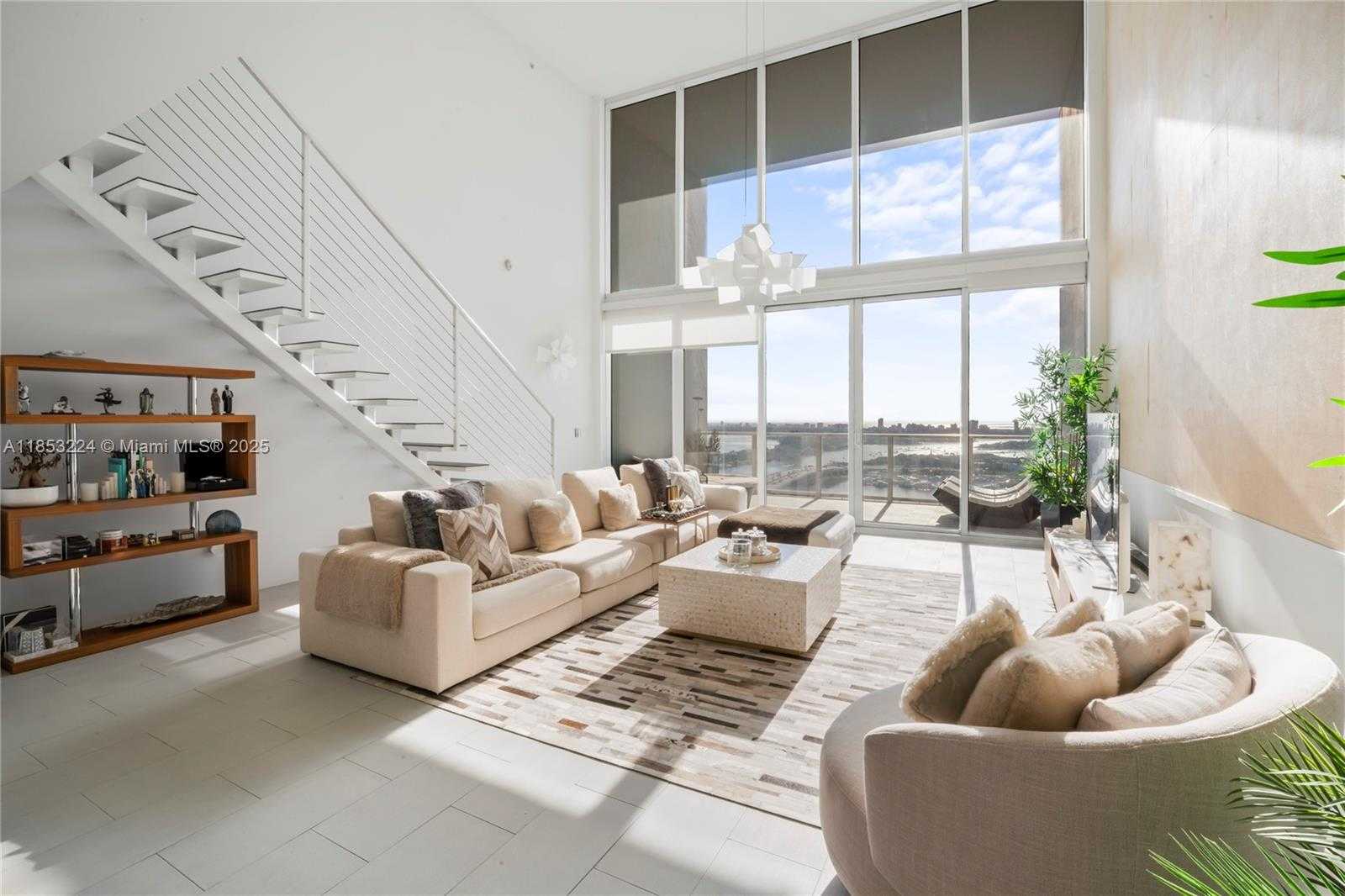 Small Image of 1040 BISCAYNE BLVD #3203, Miami Number 12