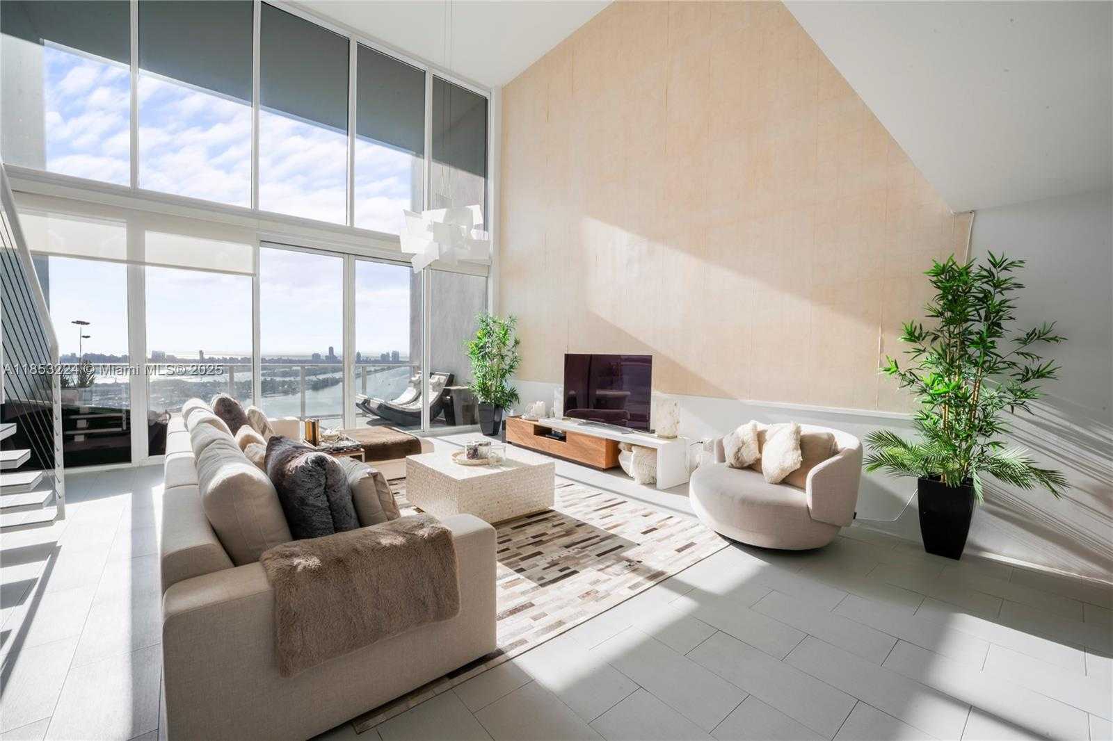 Small Image of 1040 BISCAYNE BLVD #3203, Miami Number 13