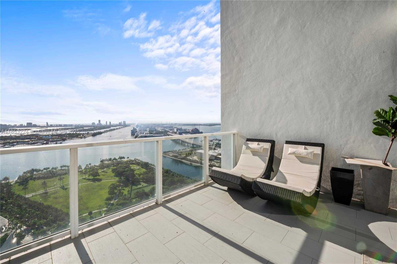Small Image of 1040 BISCAYNE BLVD #3203, Miami Number 18