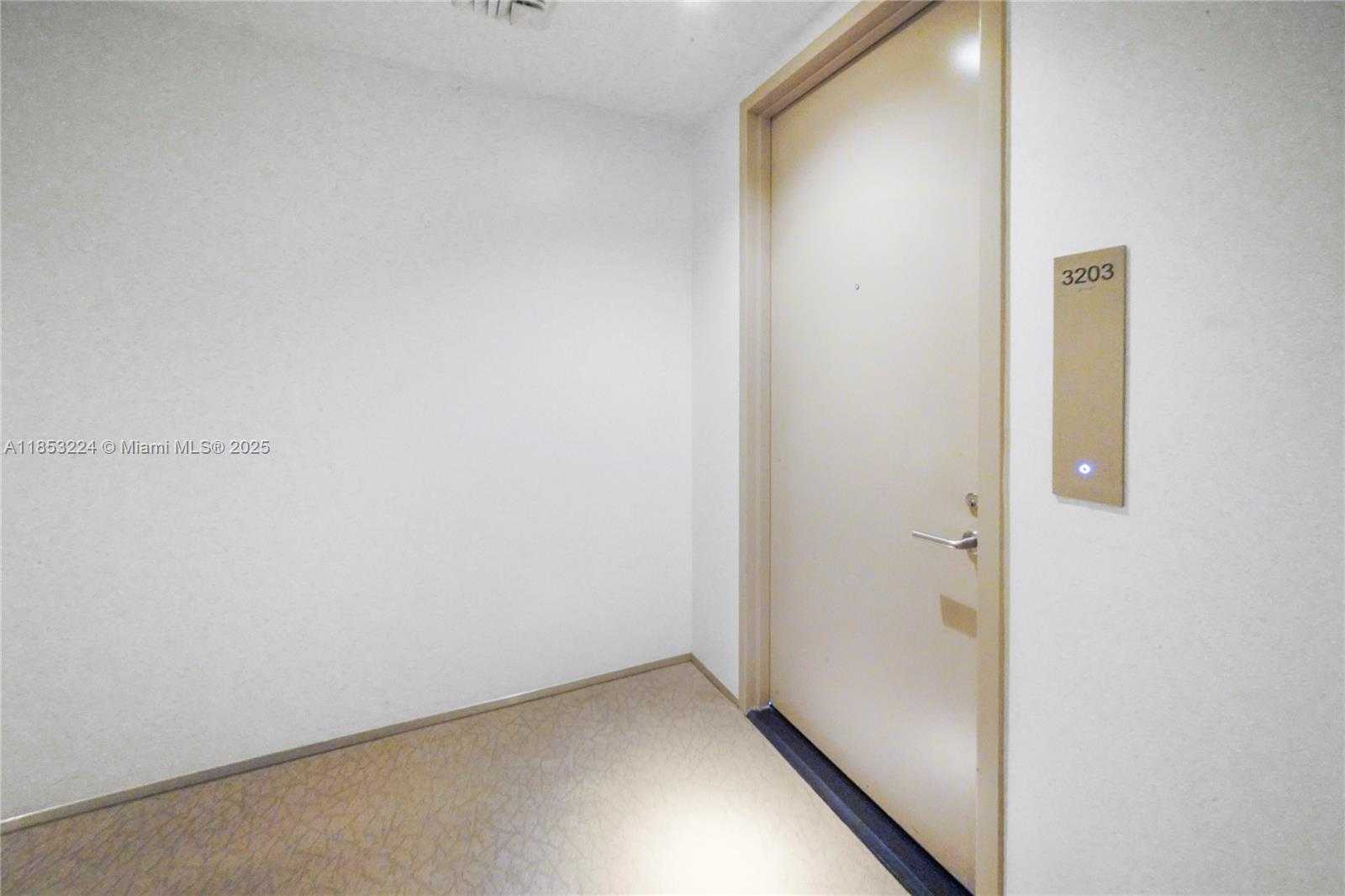 Small Image of 1040 BISCAYNE BLVD #3203, Miami Number 2