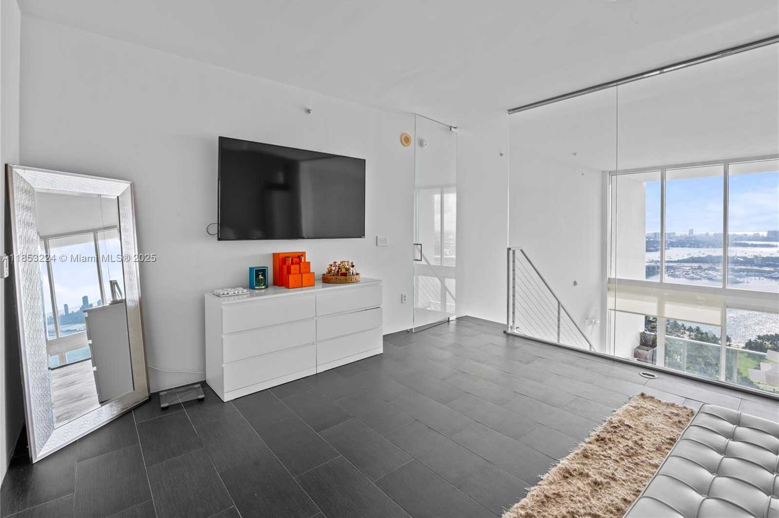 Small Image of 1040 BISCAYNE BLVD #3203, Miami Number 22