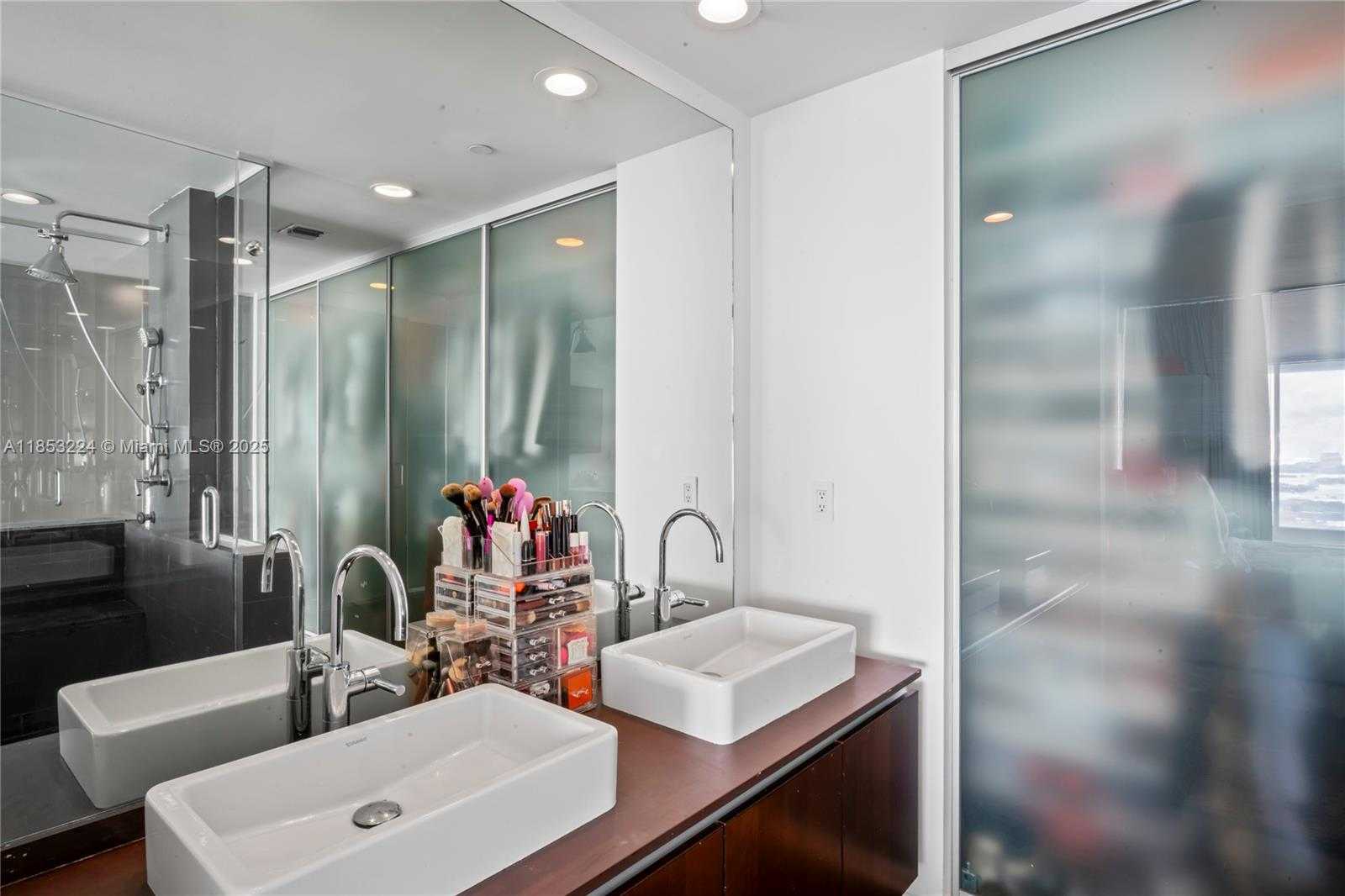 Small Image of 1040 BISCAYNE BLVD #3203, Miami Number 25