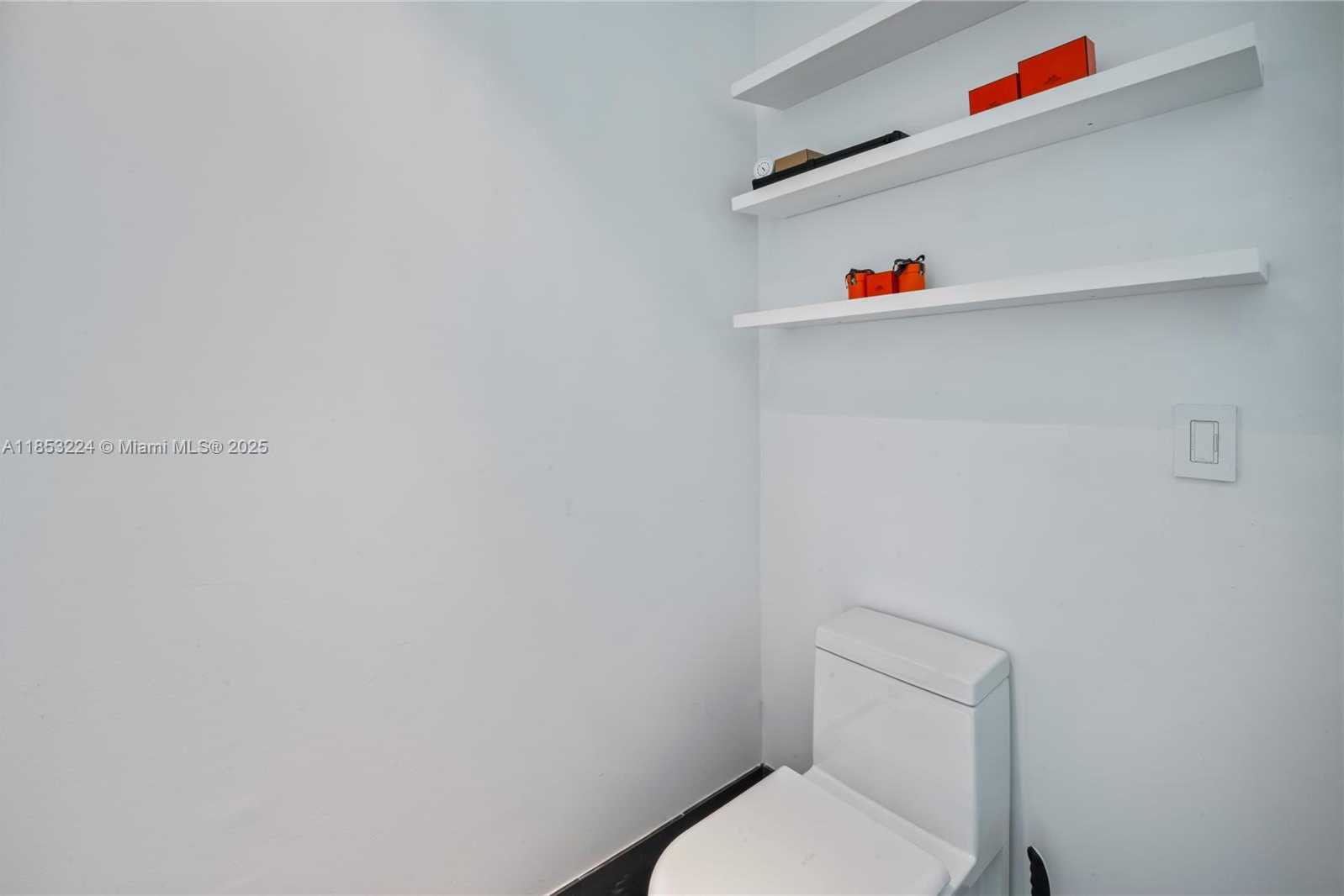 Small Image of 1040 BISCAYNE BLVD #3203, Miami Number 26
