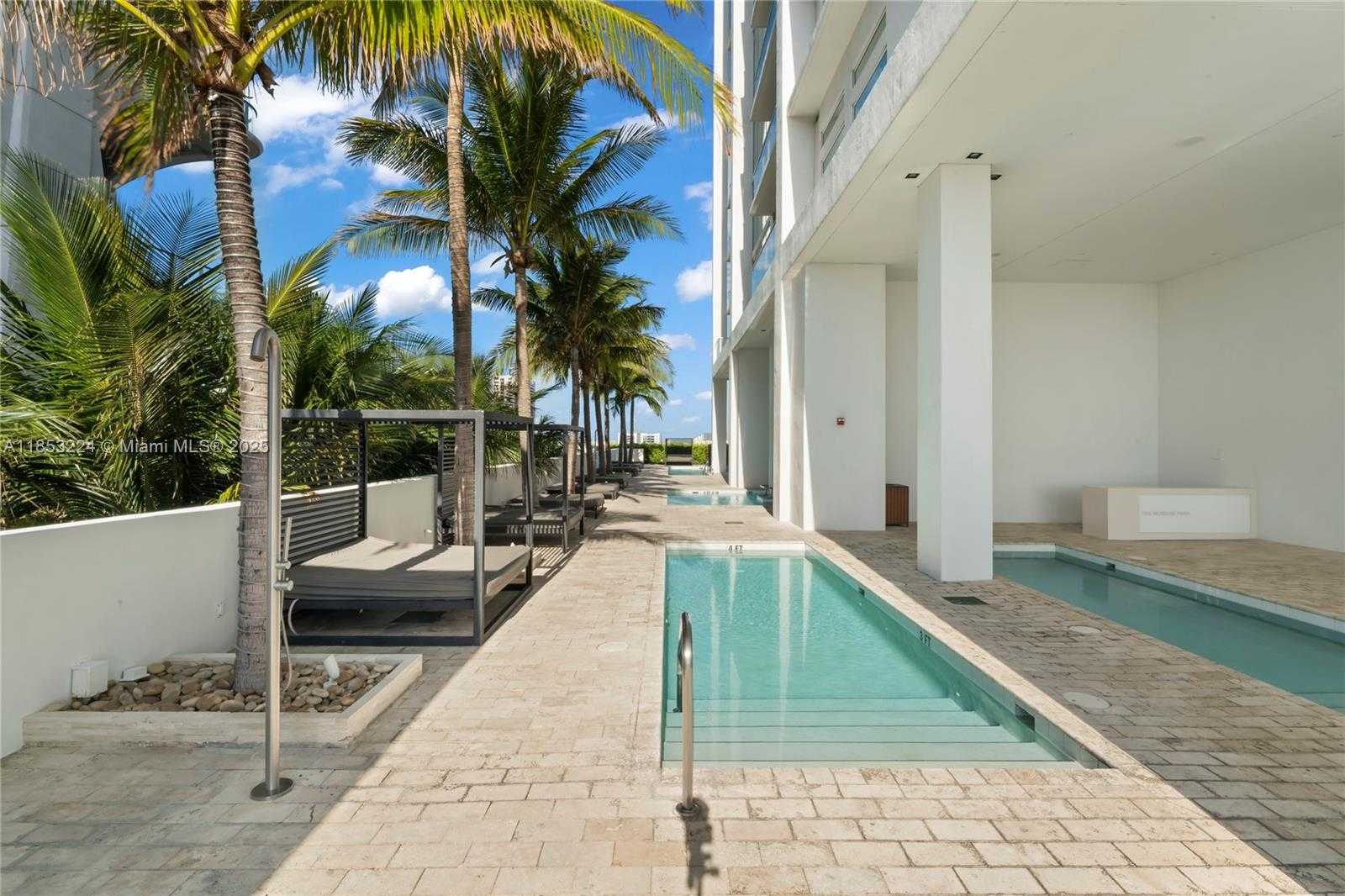 Small Image of 1040 BISCAYNE BLVD #3203, Miami Number 31