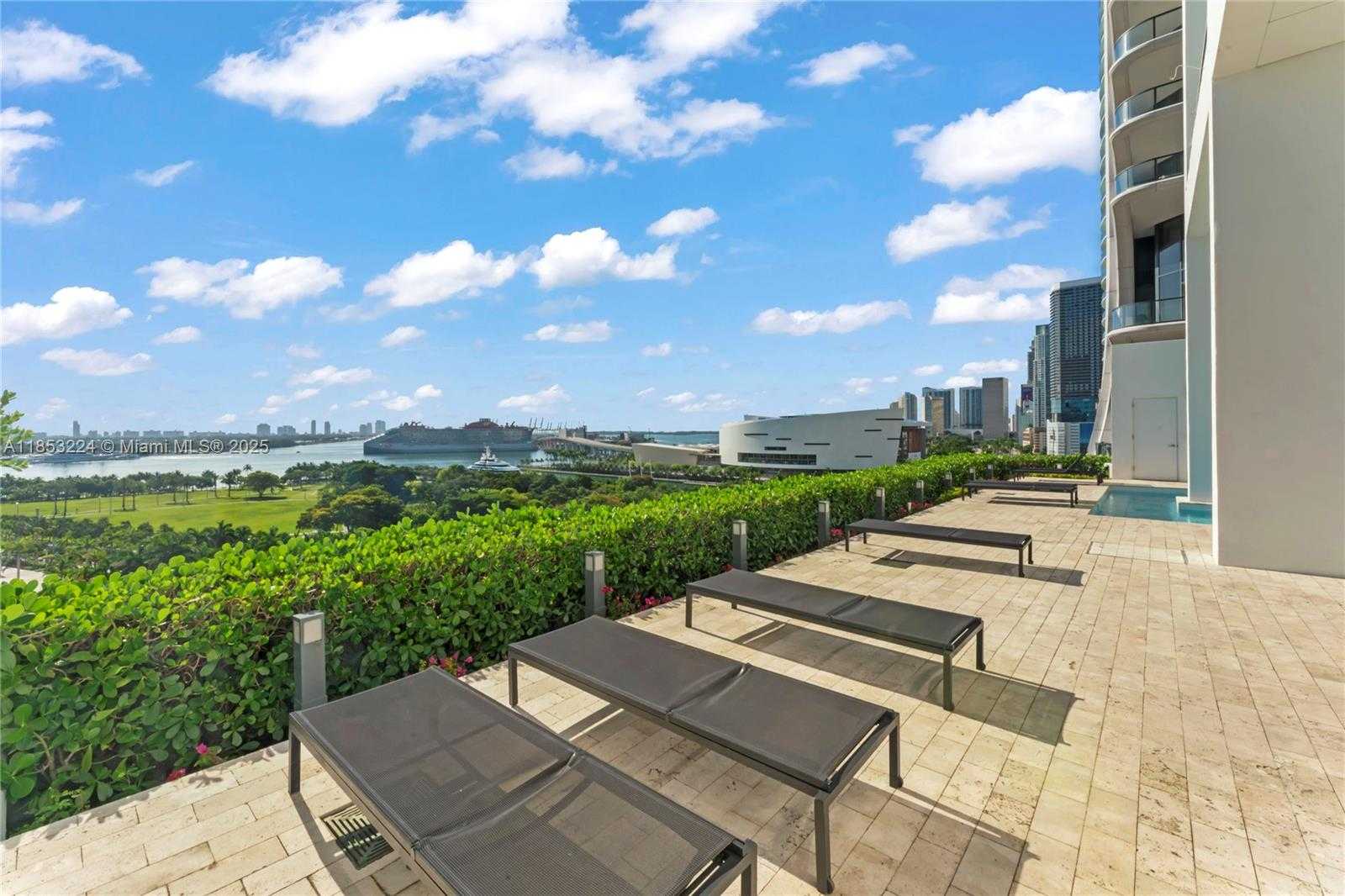 Small Image of 1040 BISCAYNE BLVD #3203, Miami Number 35