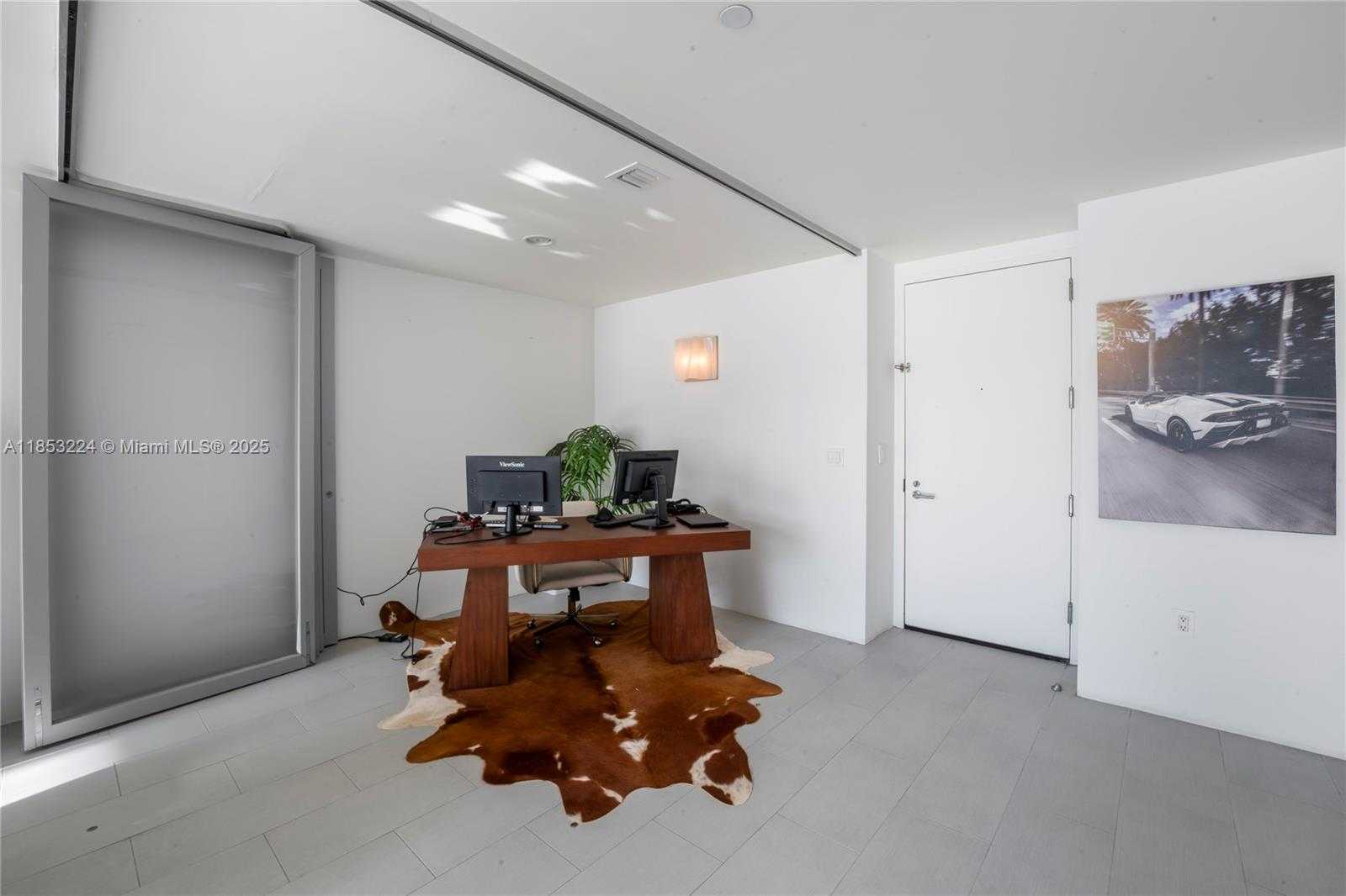 Small Image of 1040 BISCAYNE BLVD #3203, Miami Number 5
