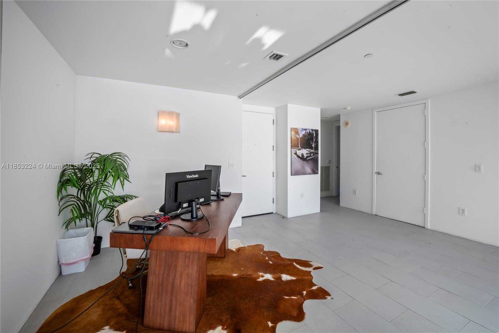 Small Image of 1040 BISCAYNE BLVD #3203, Miami Number 6