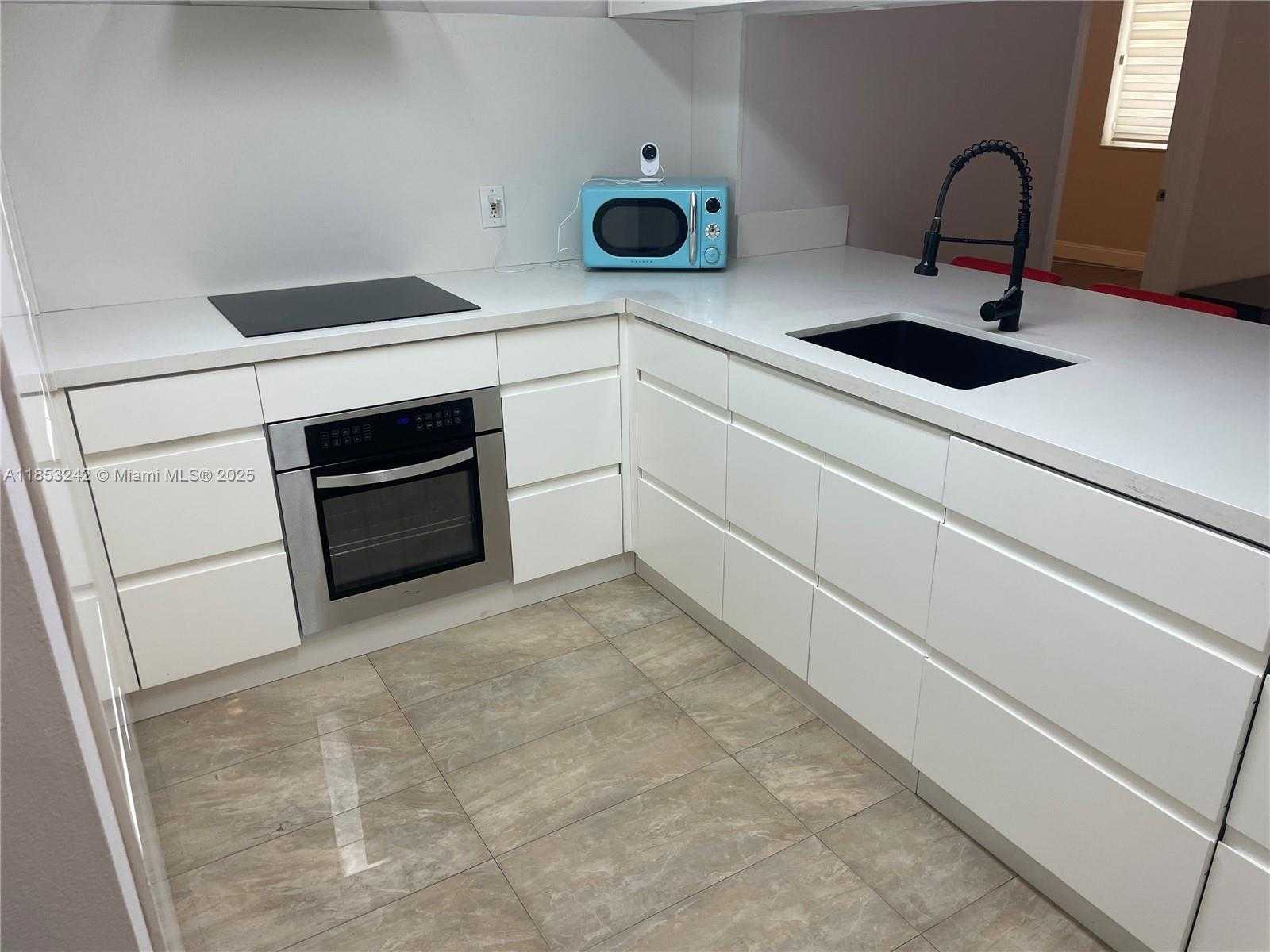 Small Image of 430 SOUTH PARK RD #3-102, Hollywood Number 2