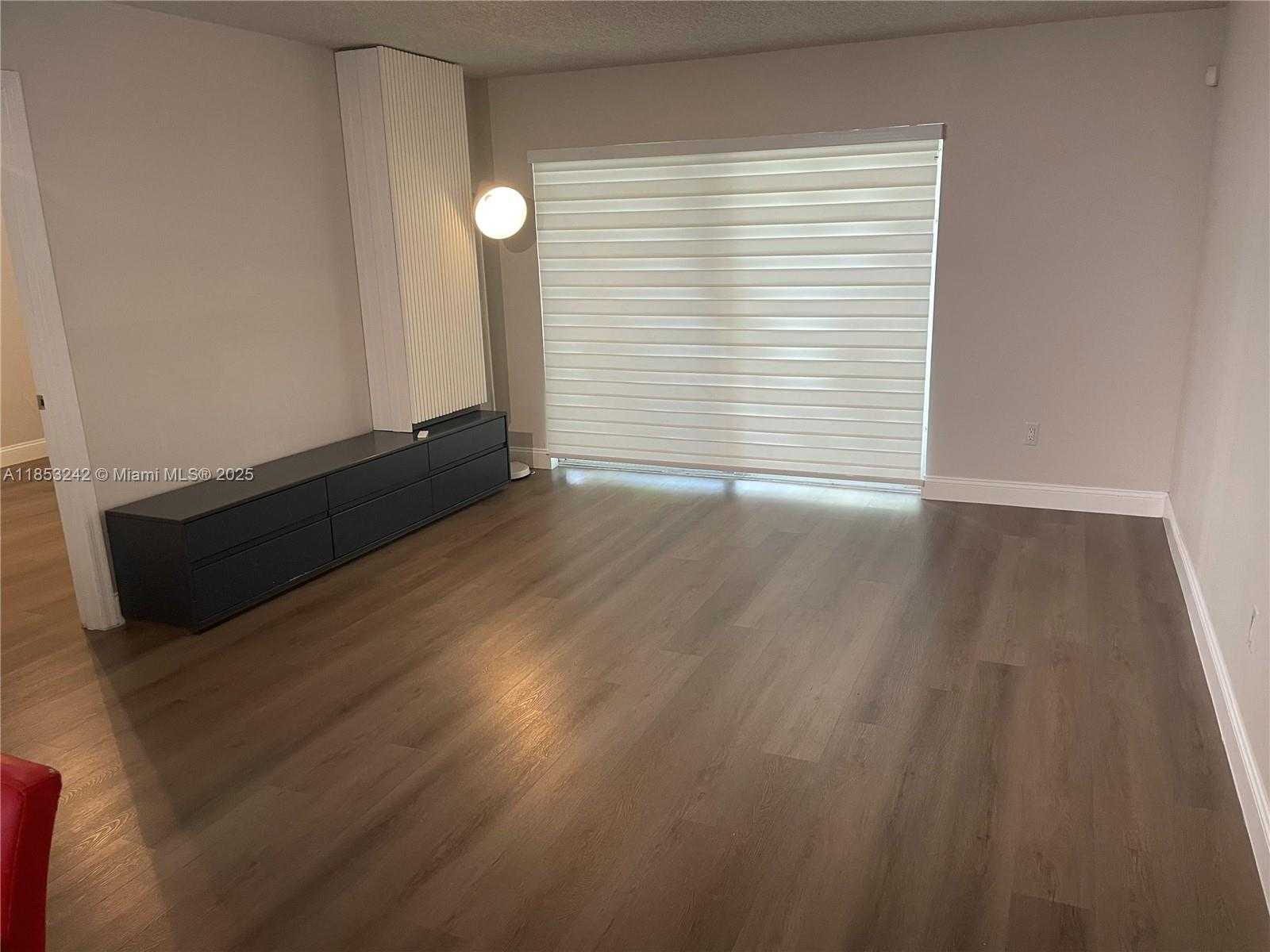 Small Image of 430 SOUTH PARK RD #3-102, Hollywood Number 6