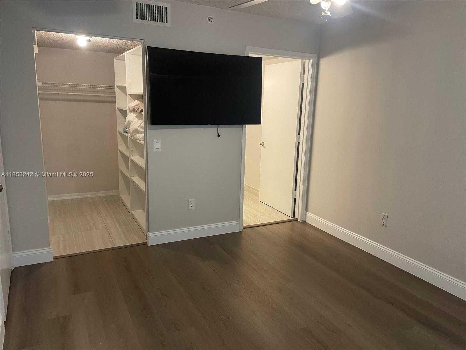 Small Image of 430 SOUTH PARK RD #3-102, Hollywood Number 9